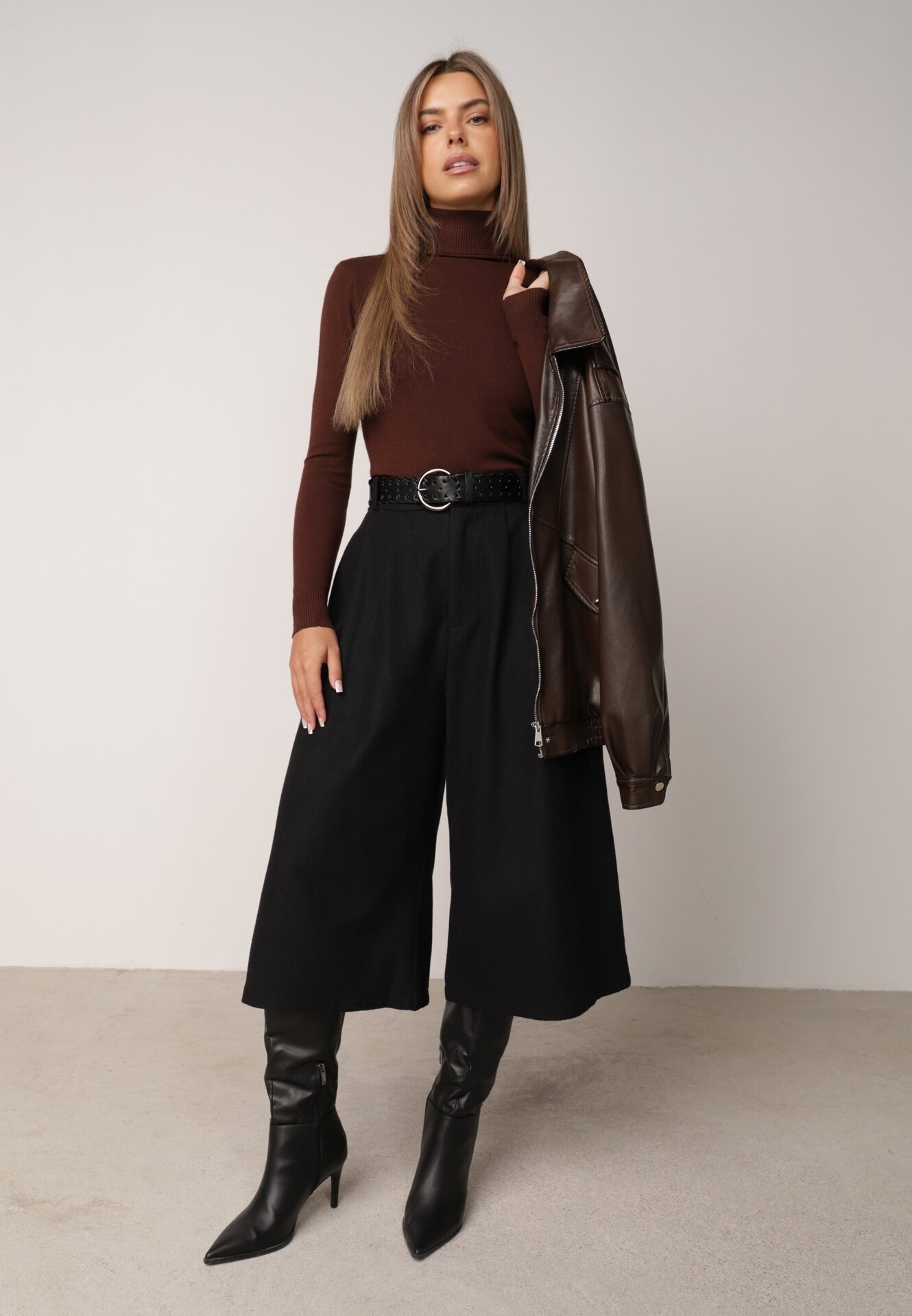 elsa.m by may Pantaloni Casual tip culotte din vâscoză și bumbac cu curea cu cataramă Bisorte Negri