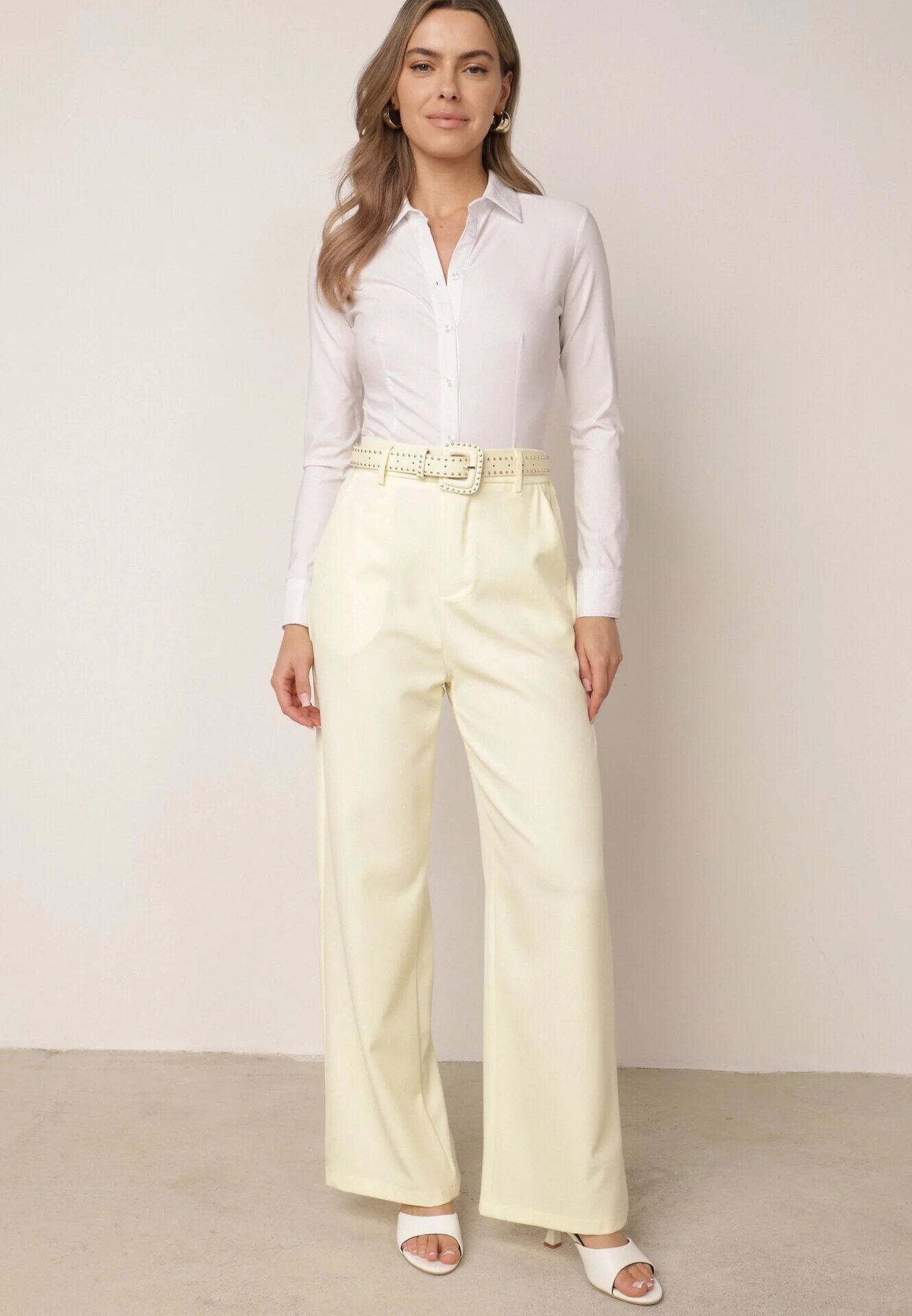 elsa.m by may Pantaloni de costum largi cu curea și cataramă pătrată Khlorile Galbeni