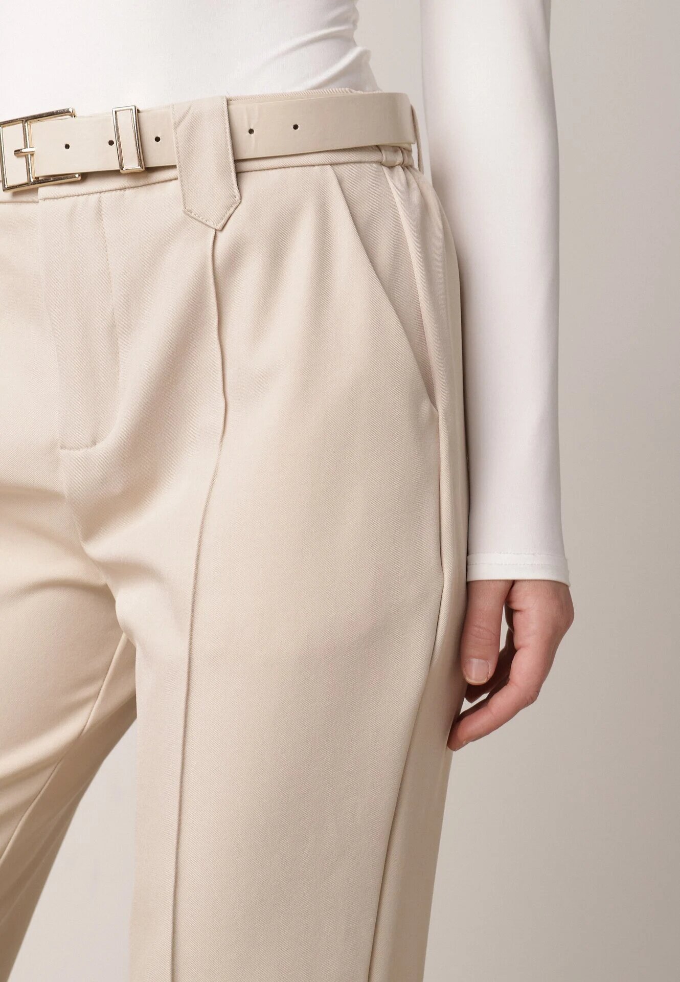 elsa.m by may Pantaloni eleganți bej țigaretă cu talie înaltă și curea cu cataramă Diminas