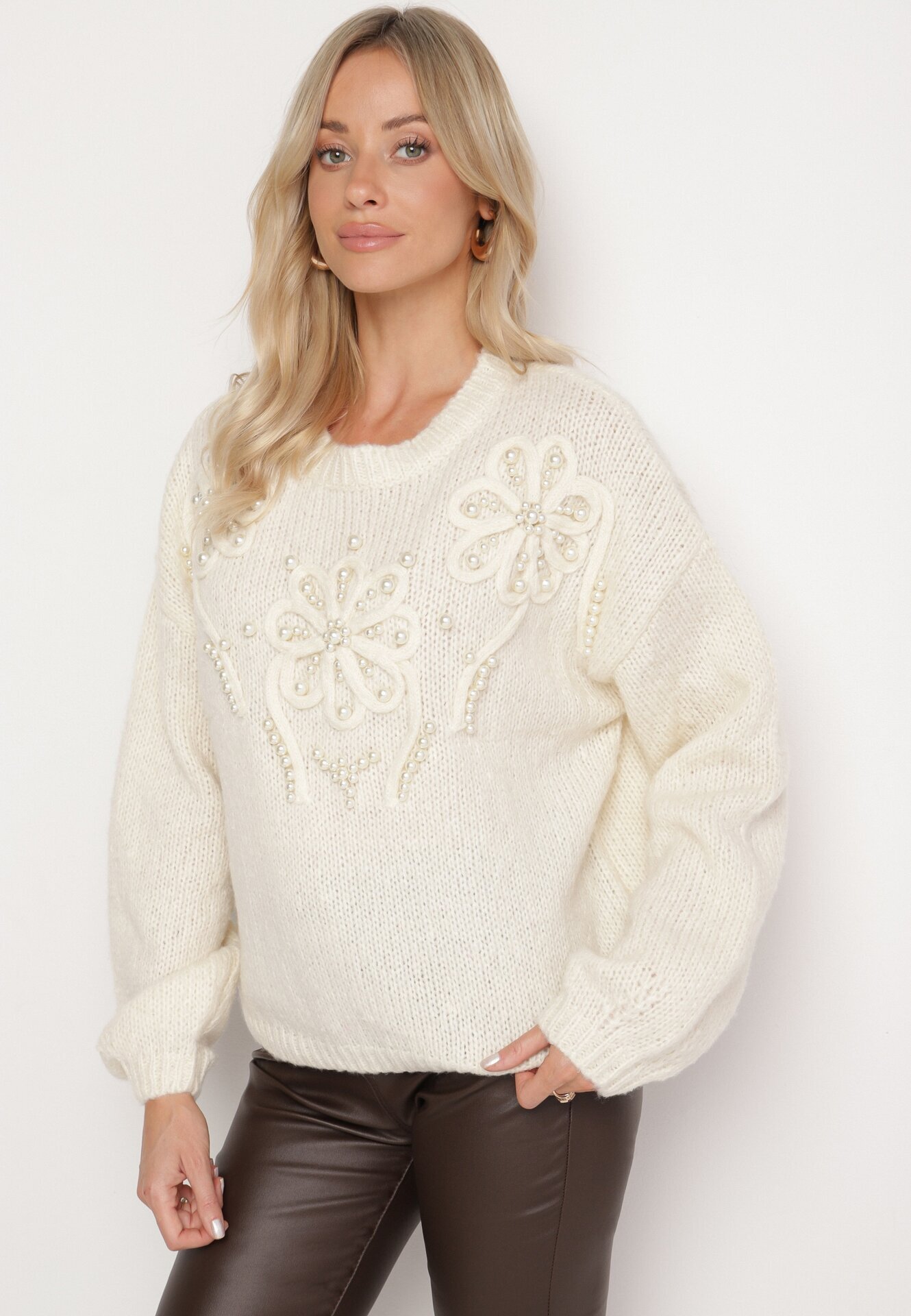 elsa.m by may Pulover Bej cu Croială Simplă cu Aplicație Decorativă în formă de Flori cu Perle Heditana
