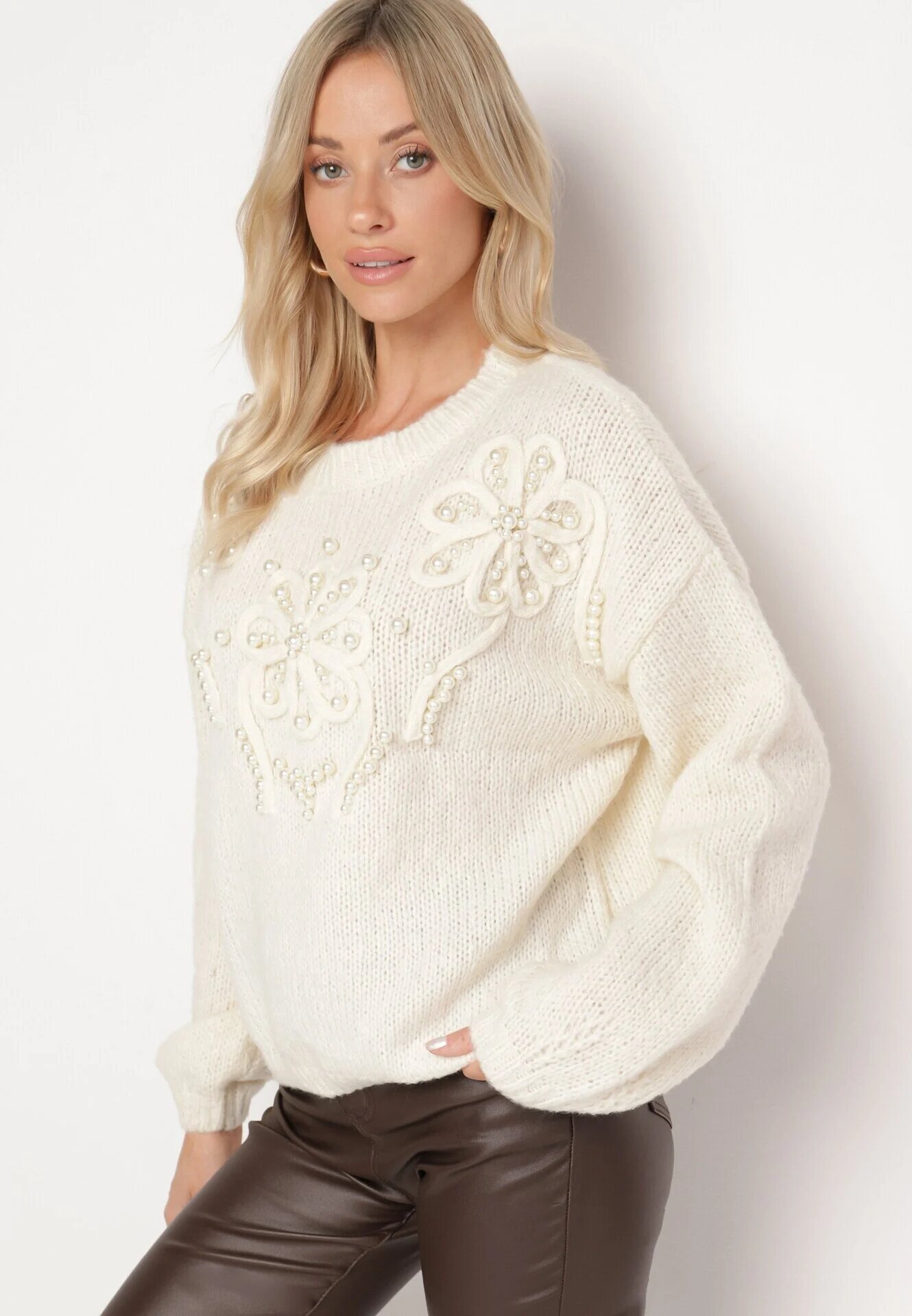 elsa.m by may Pulover Bej cu Croială Simplă cu Aplicație Decorativă în formă de Flori cu Perle Heditana