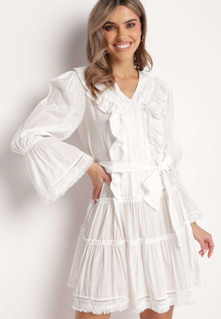 elsa.m by may Rochie Albă Evazată Mini cu Volane Decorative Nasturi și Curea din Material în Talie Miorma