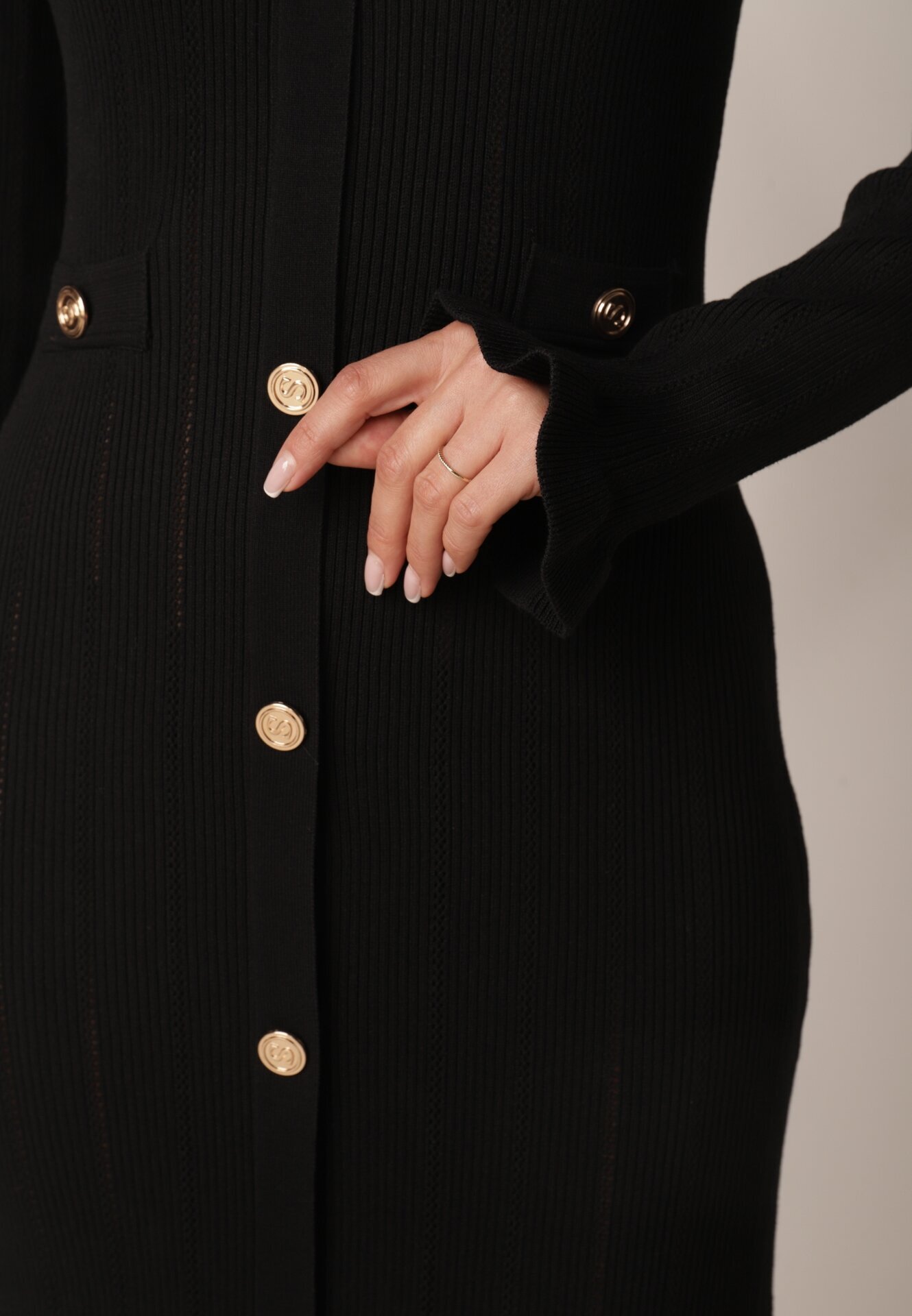 elsa.m by may Rochie din tricot asortată din vâscoză cu volane și nasturi Ivry Neagră