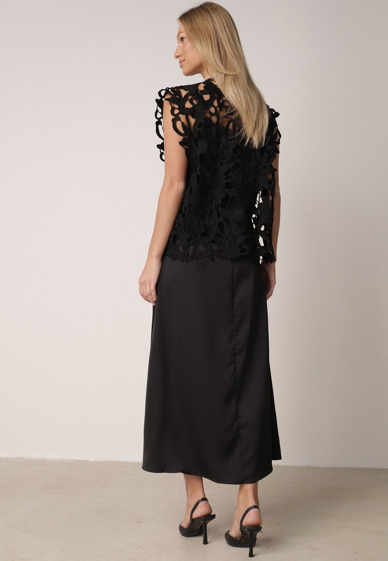 elsa.m by may Rochie neagră de satin cu bretele din viscoză și bumbac cu narută Messishis