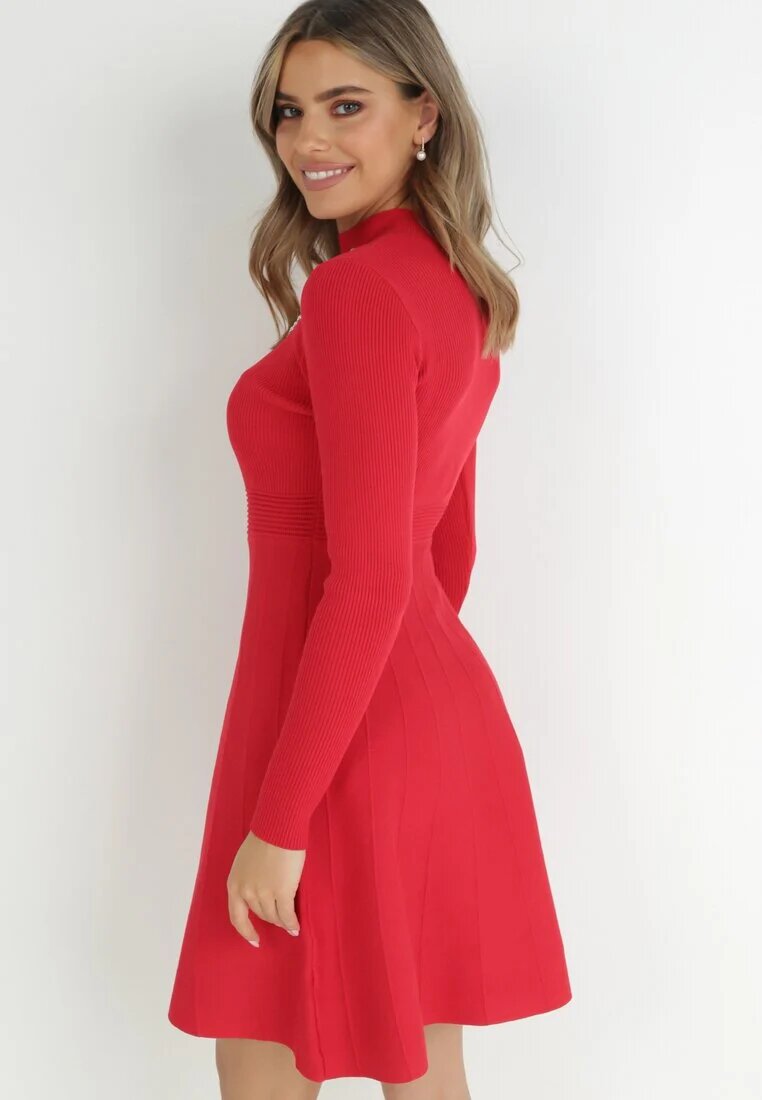 elsa.m by may Rochie roșie cu decupaj la decolteu cu zirconii și perle Vari