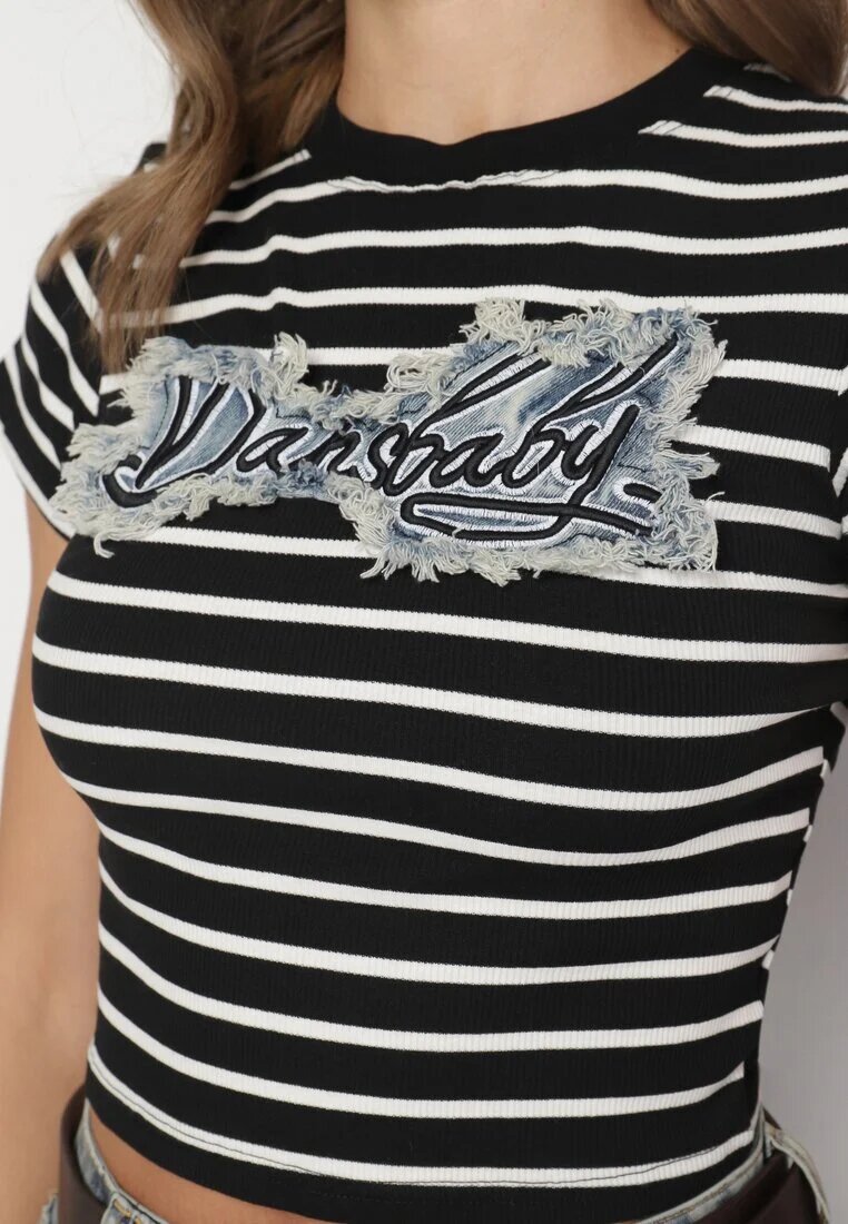 elsa.m by may Tricou din bumbac alb-negru în dungi cu aplicație din denim și inscripția Velviola