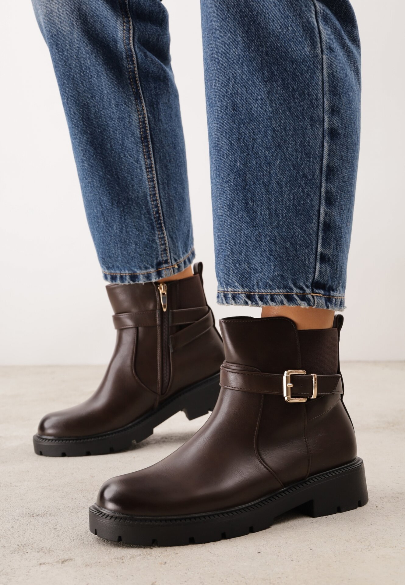 fashion&bella Botine cu curea cu cataramă și inserție elastică pe talpă cu profil Cerumma Maro