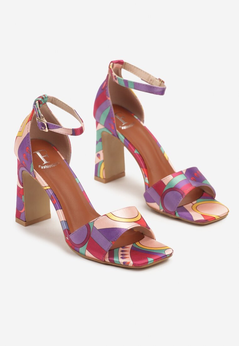 fashion belle Sandale Mov cu toc gros decorate cu model abstract Gavineas