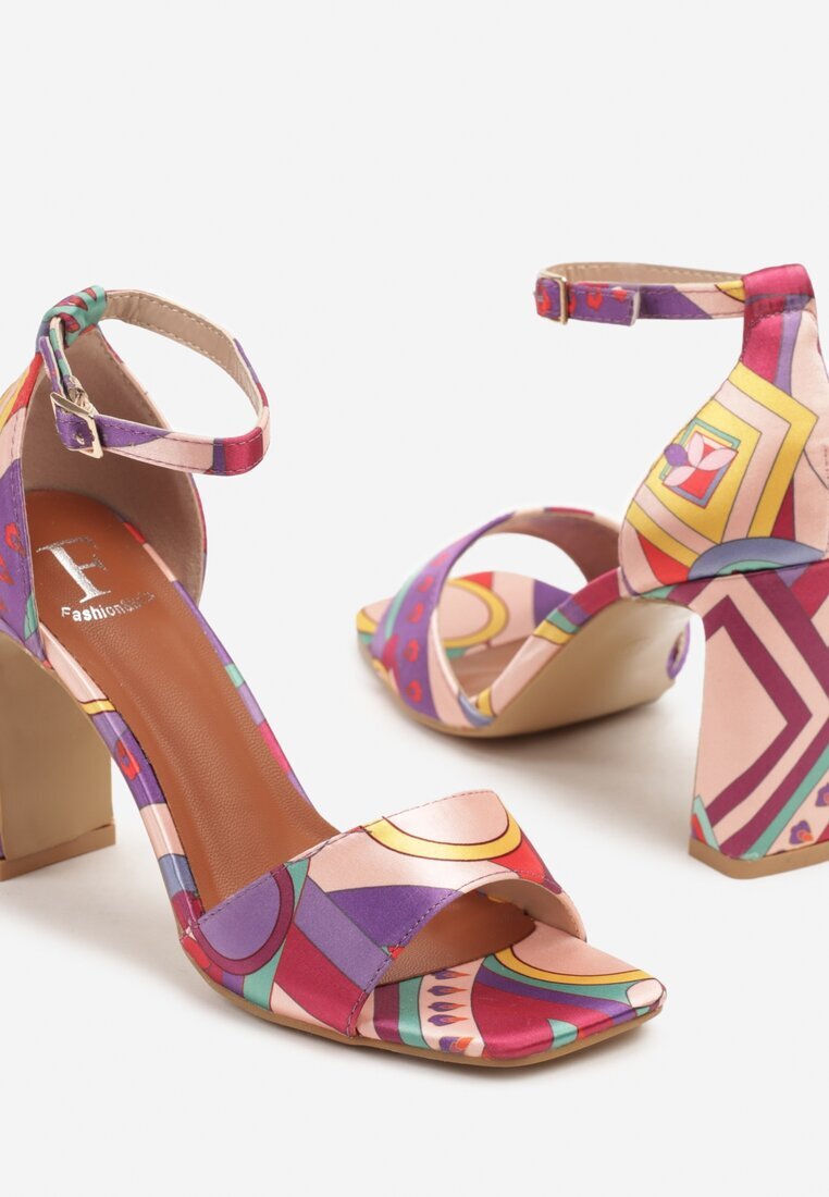 fashion belle Sandale Mov cu toc gros decorate cu model abstract Gavineas