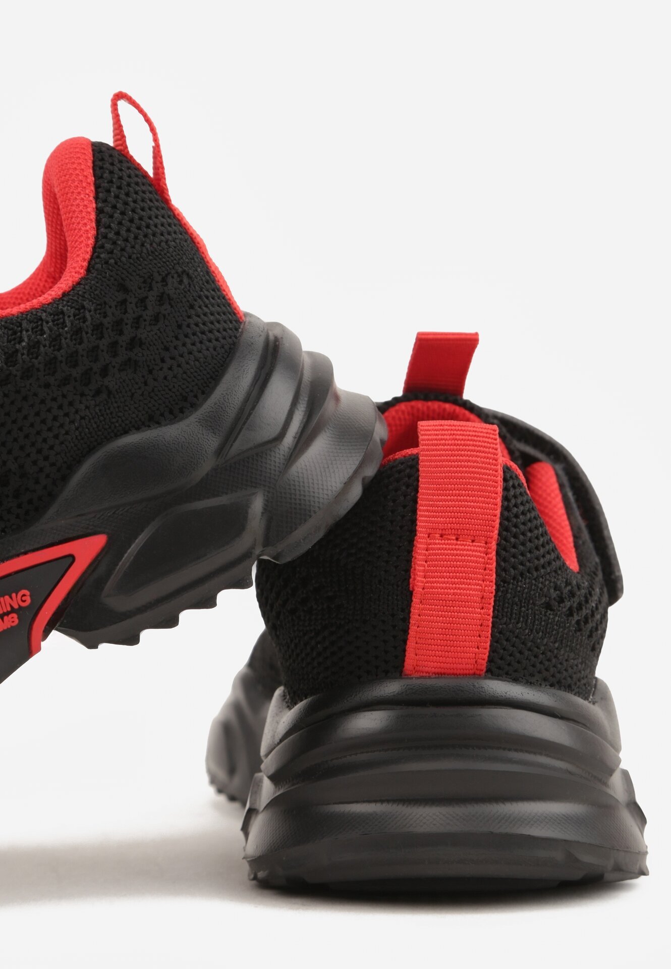 gelteo Pantofi sport Negru-Roșii Sneakers cu Branț din Piele și Model Geometric Dephiera