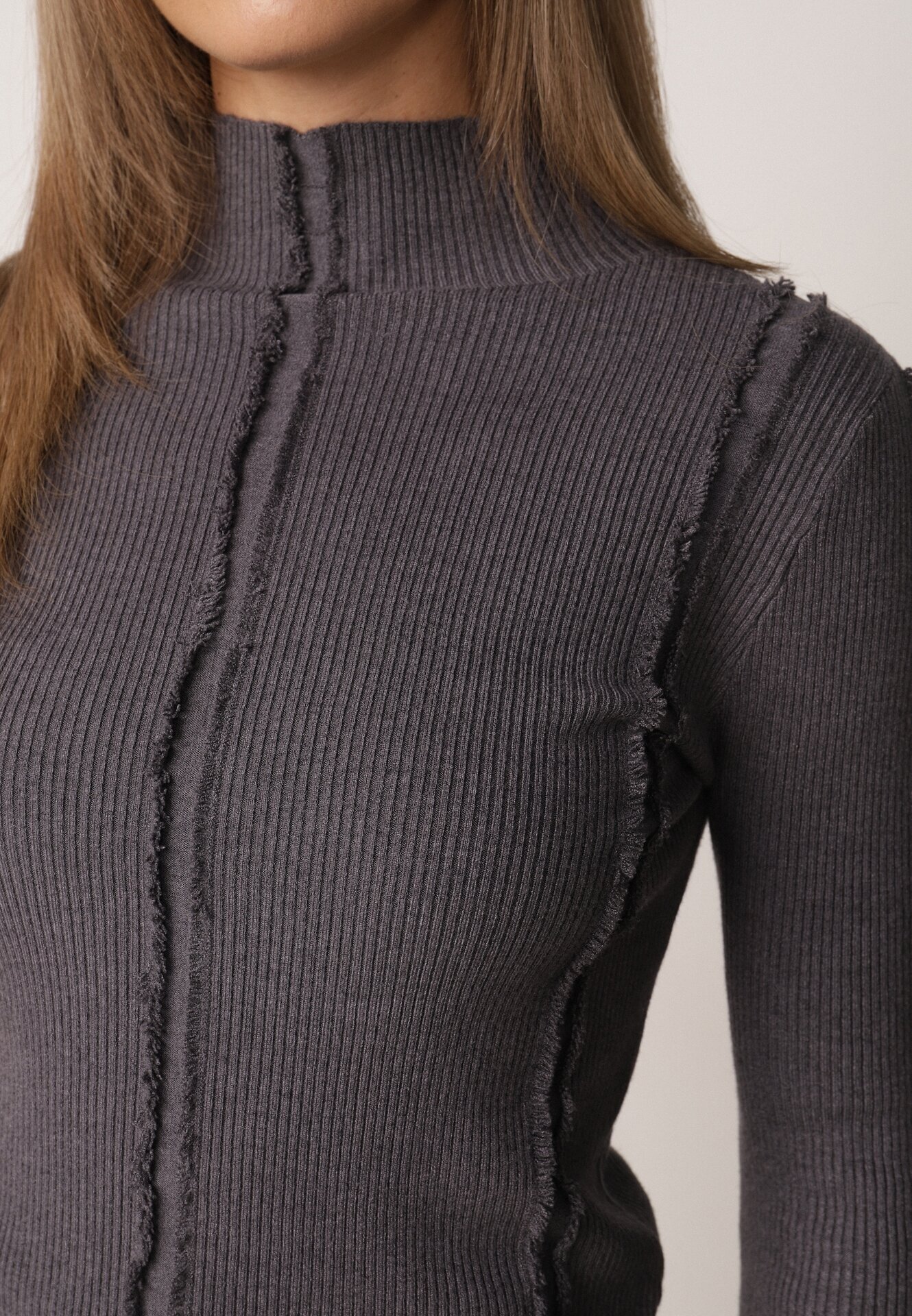 glo-story Asortat cu guler înalt din tricot ribat cu cusături decorative Moonia Gri închis