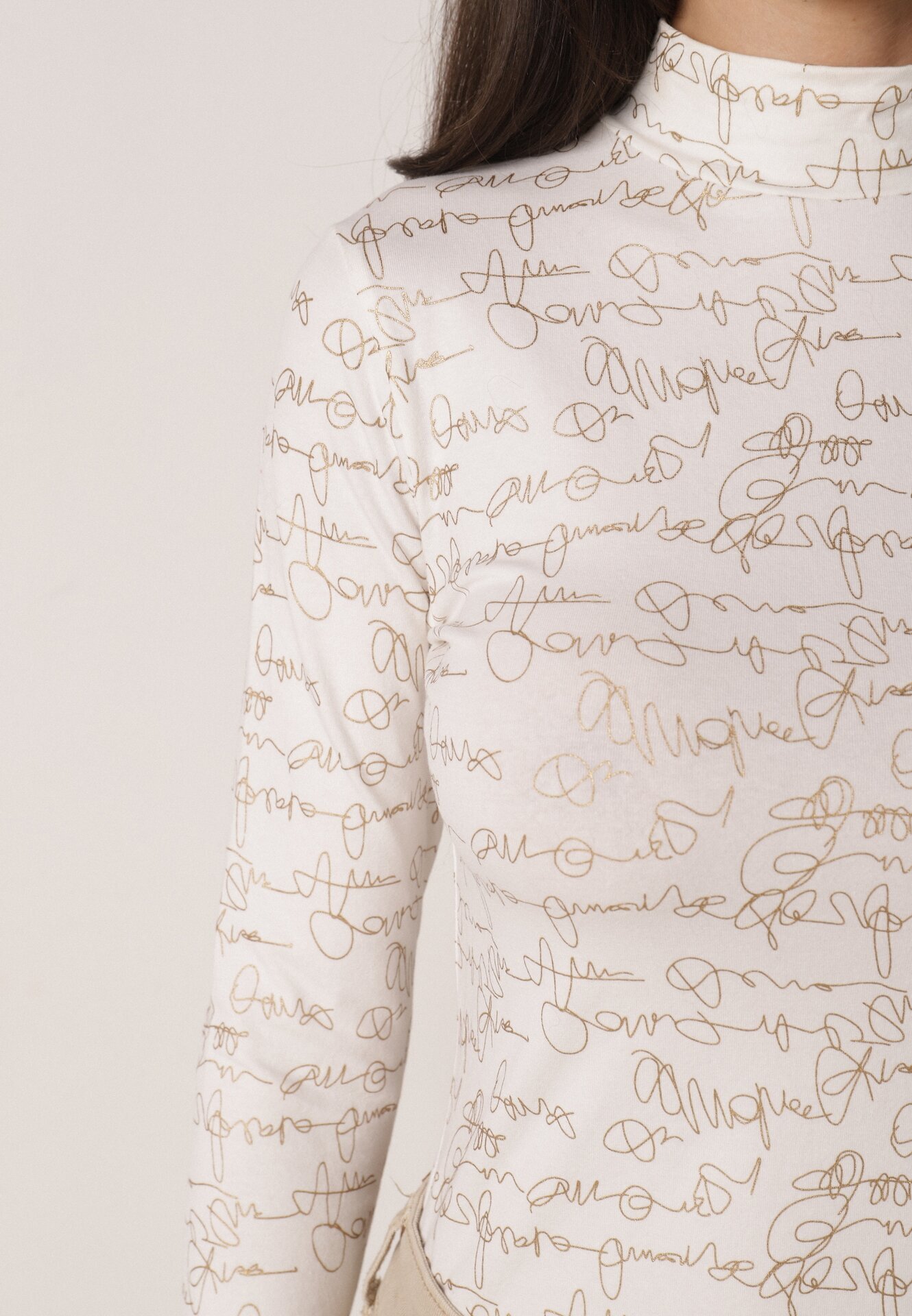 glo-story Bluză Albă din Bumbac Stil Longsleeve cu Guler semi-înalt cu Imprimeu Literar Azelenia