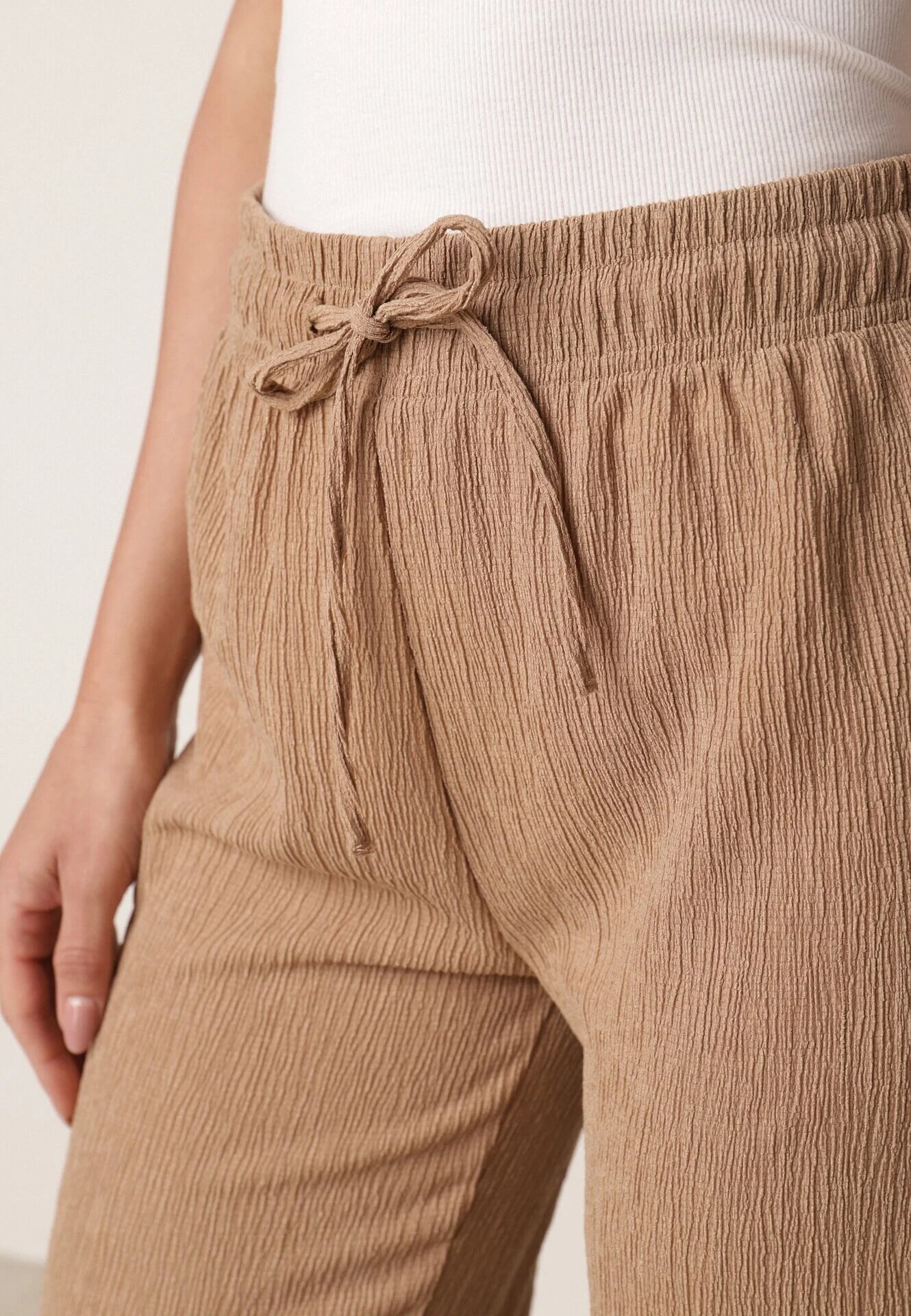glo-story Pantaloni Bej