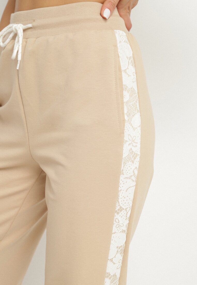 glo-story Pantaloni de trening Bej cu bumbac și talie înaltă decorați cu dantelă Evarose