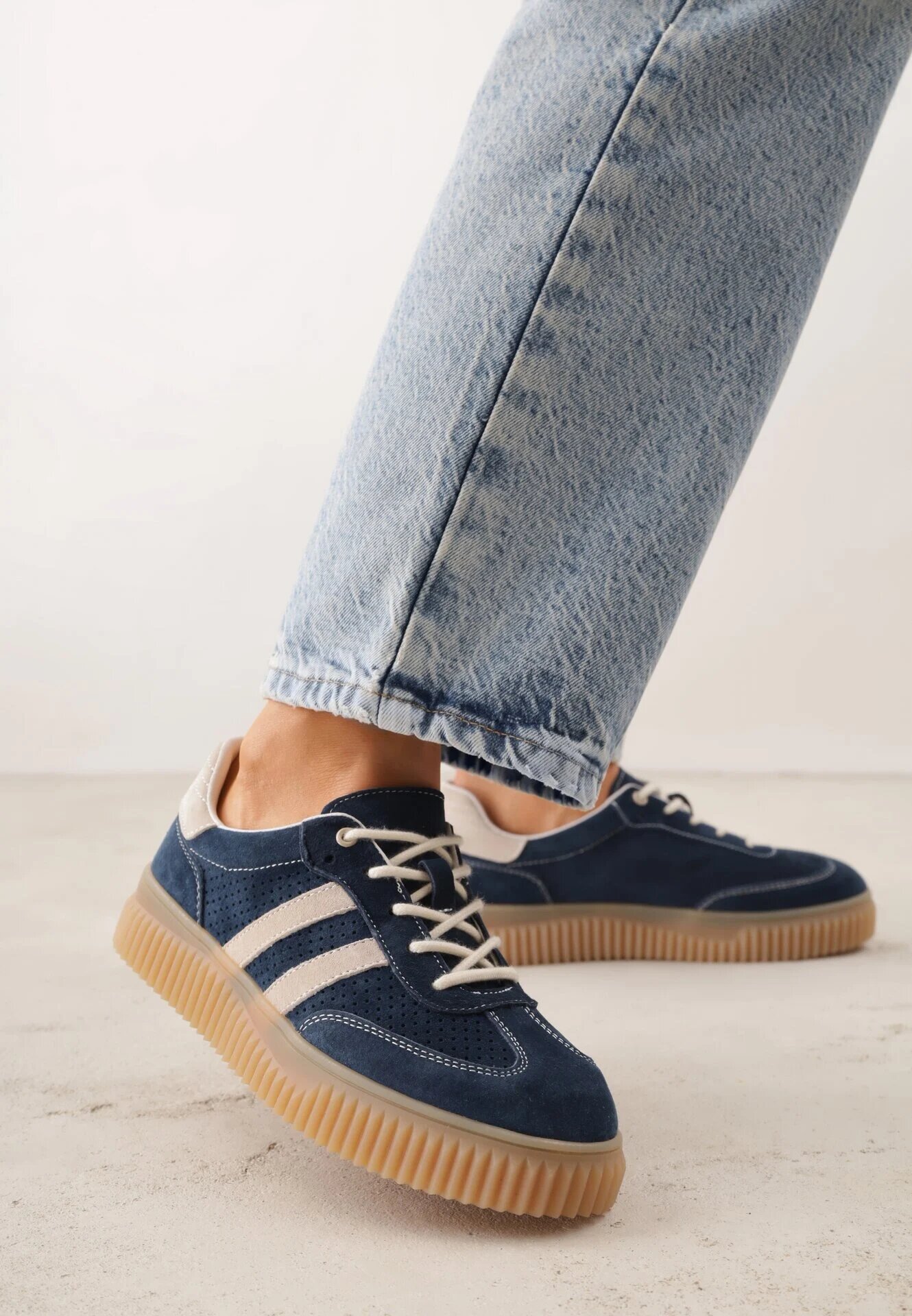 goodin Adidași bleumarin din piele întoarsă pe talpă de cauciuc reliefată cu curele Taralia