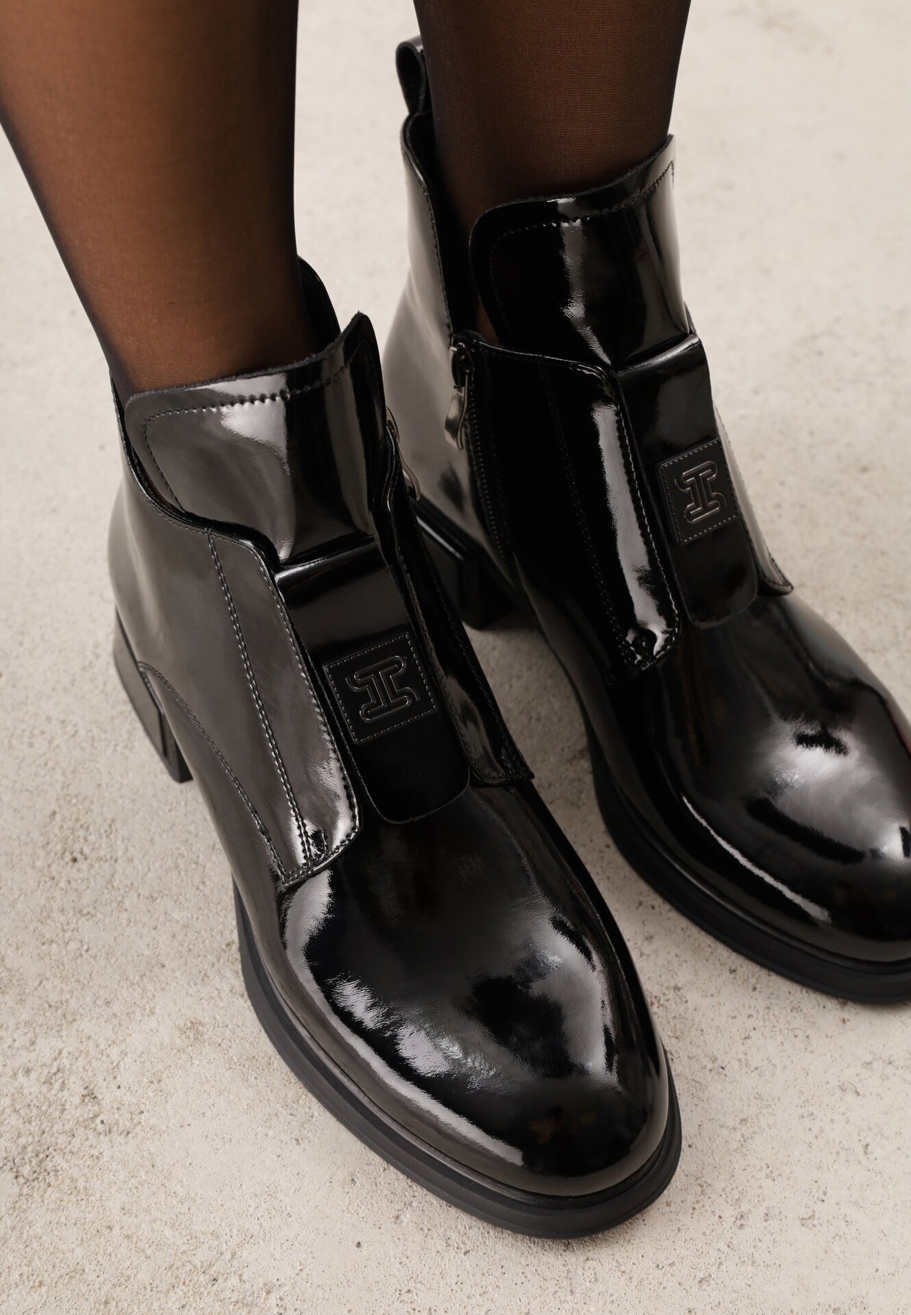 goodin Botine elegante din piele naturală lăcuită cu panou decorativ la limbă Presta Negre
