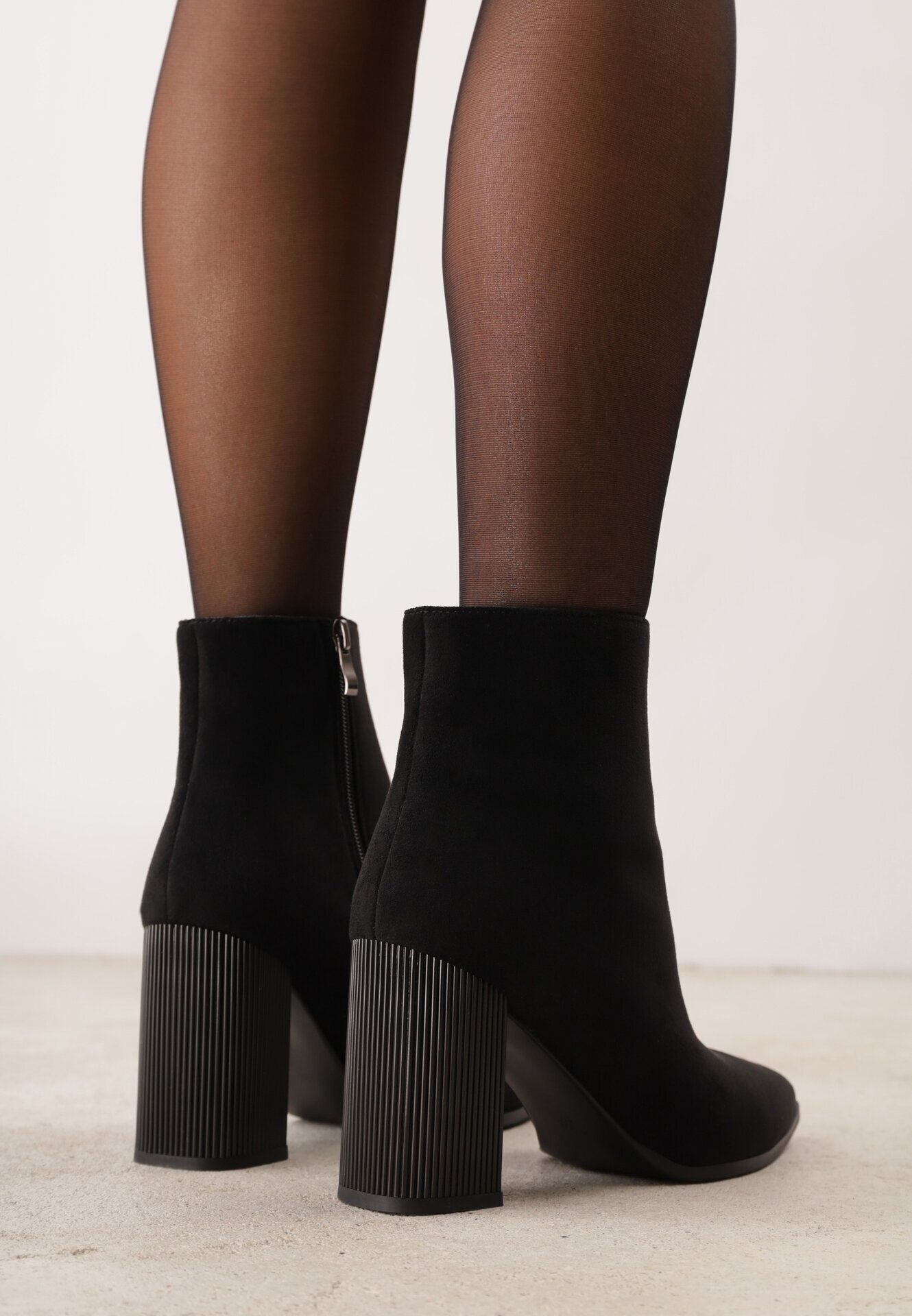 goodin Botine pe toc cu strasuri în față Nihad Negre