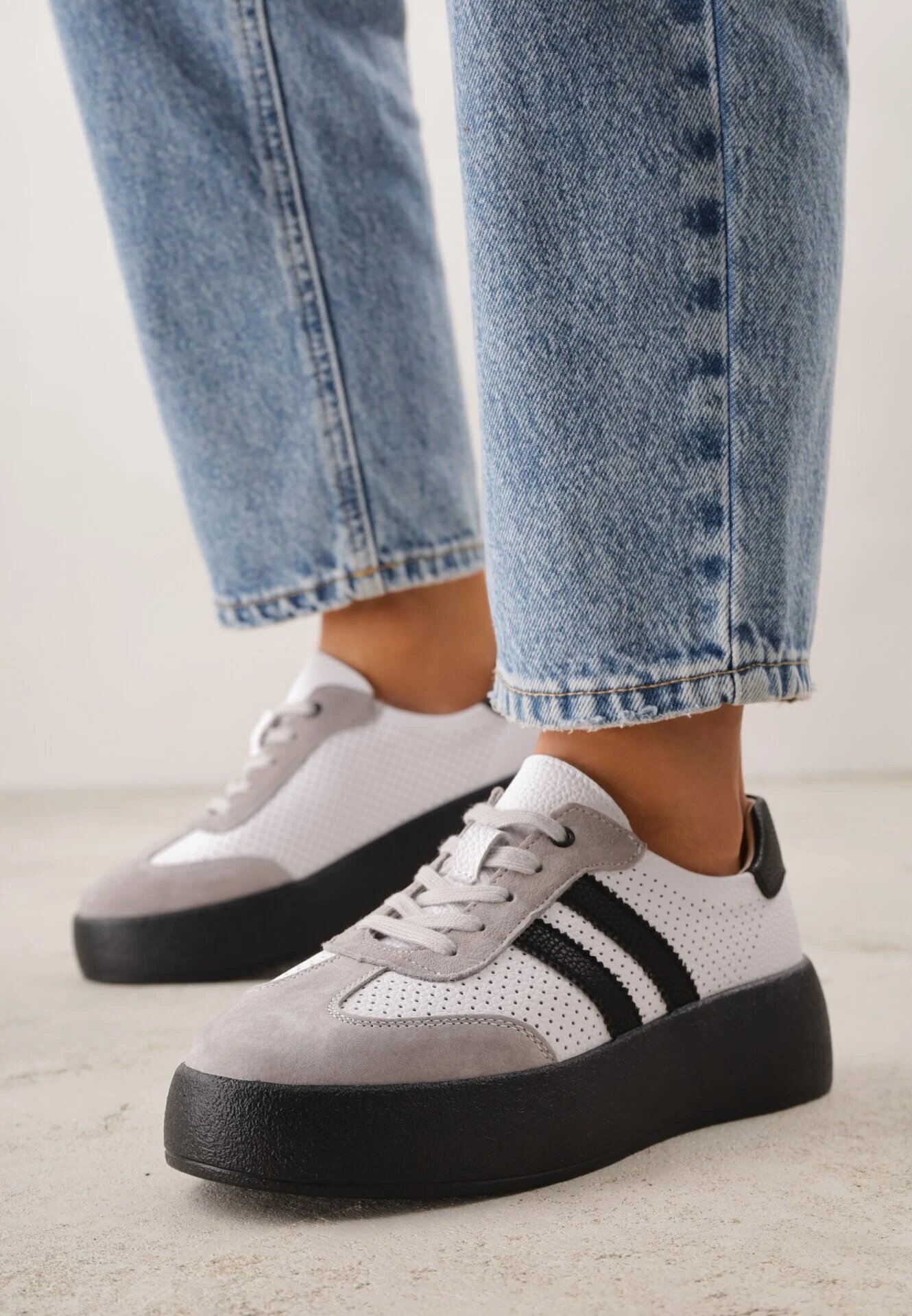 goodin Sneakers Alb-Gri Din Piele cu Talpă Groasă Decorate cu Benzi și Perforații Wiefia
