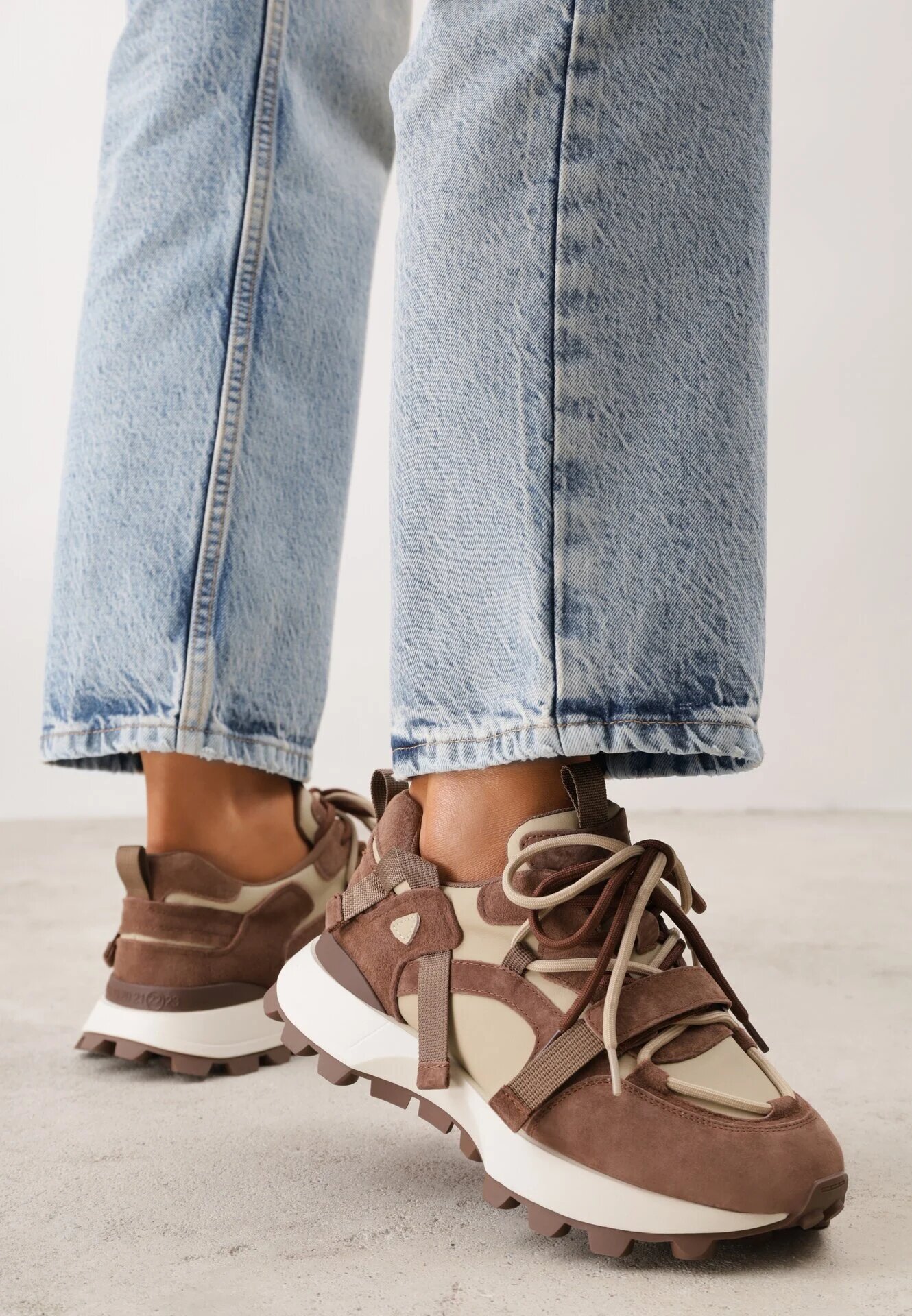 goodin Sneakers cu talpă groasă cu profil și cu carâmb din piele întoarsă naturală Ligana Maro