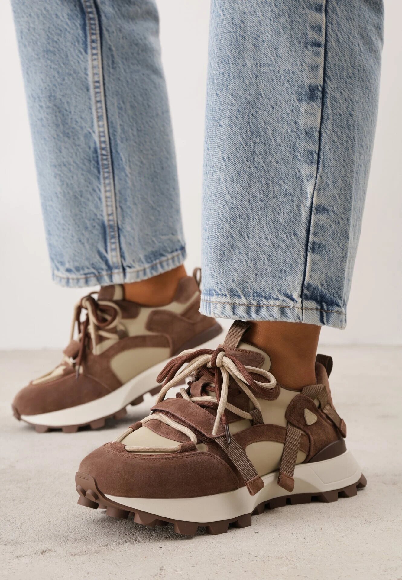 goodin Sneakers cu talpă groasă cu profil și cu carâmb din piele întoarsă naturală Ligana Maro