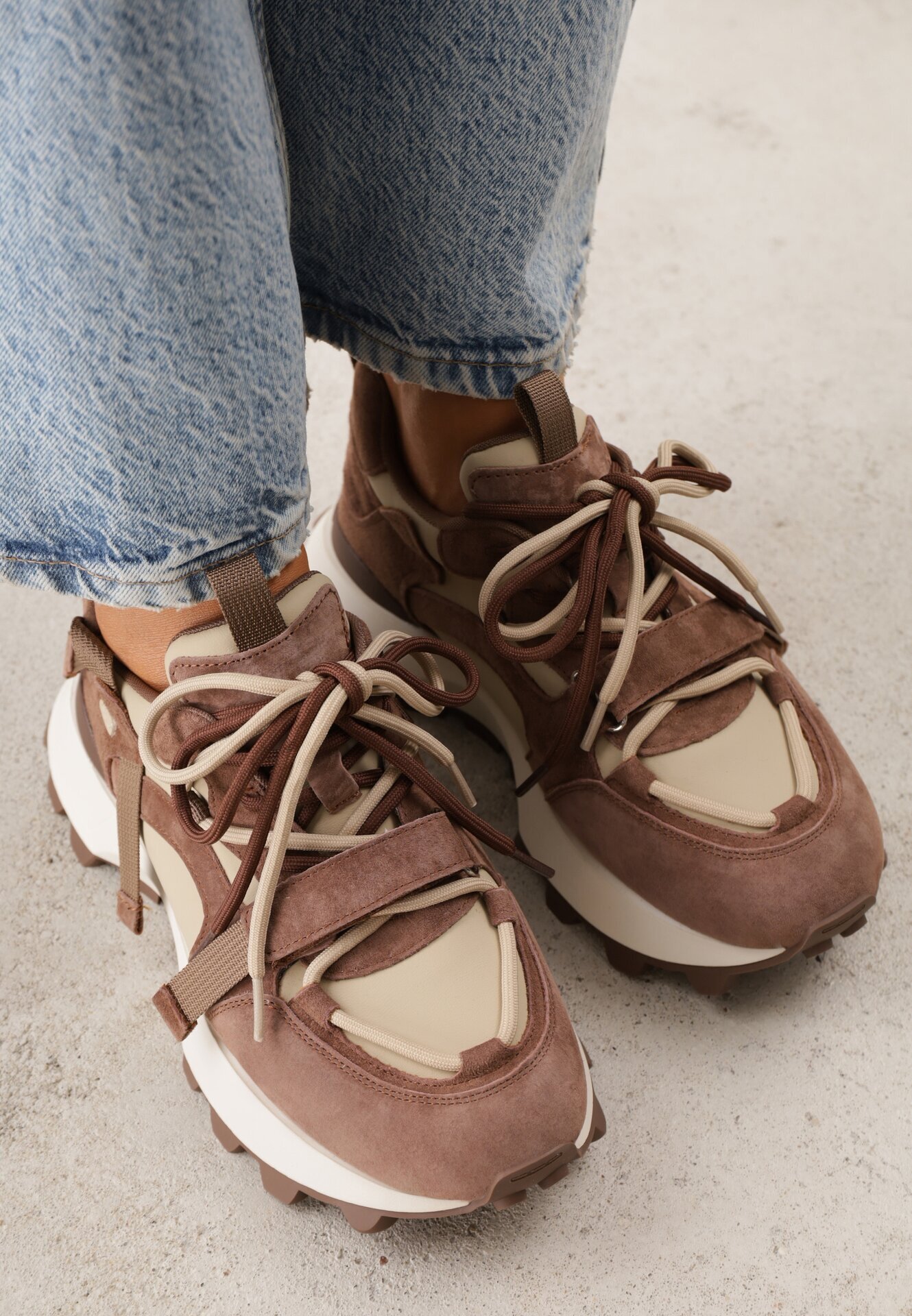 goodin Sneakers cu talpă groasă cu profil și cu carâmb din piele întoarsă naturală Ligana Maro