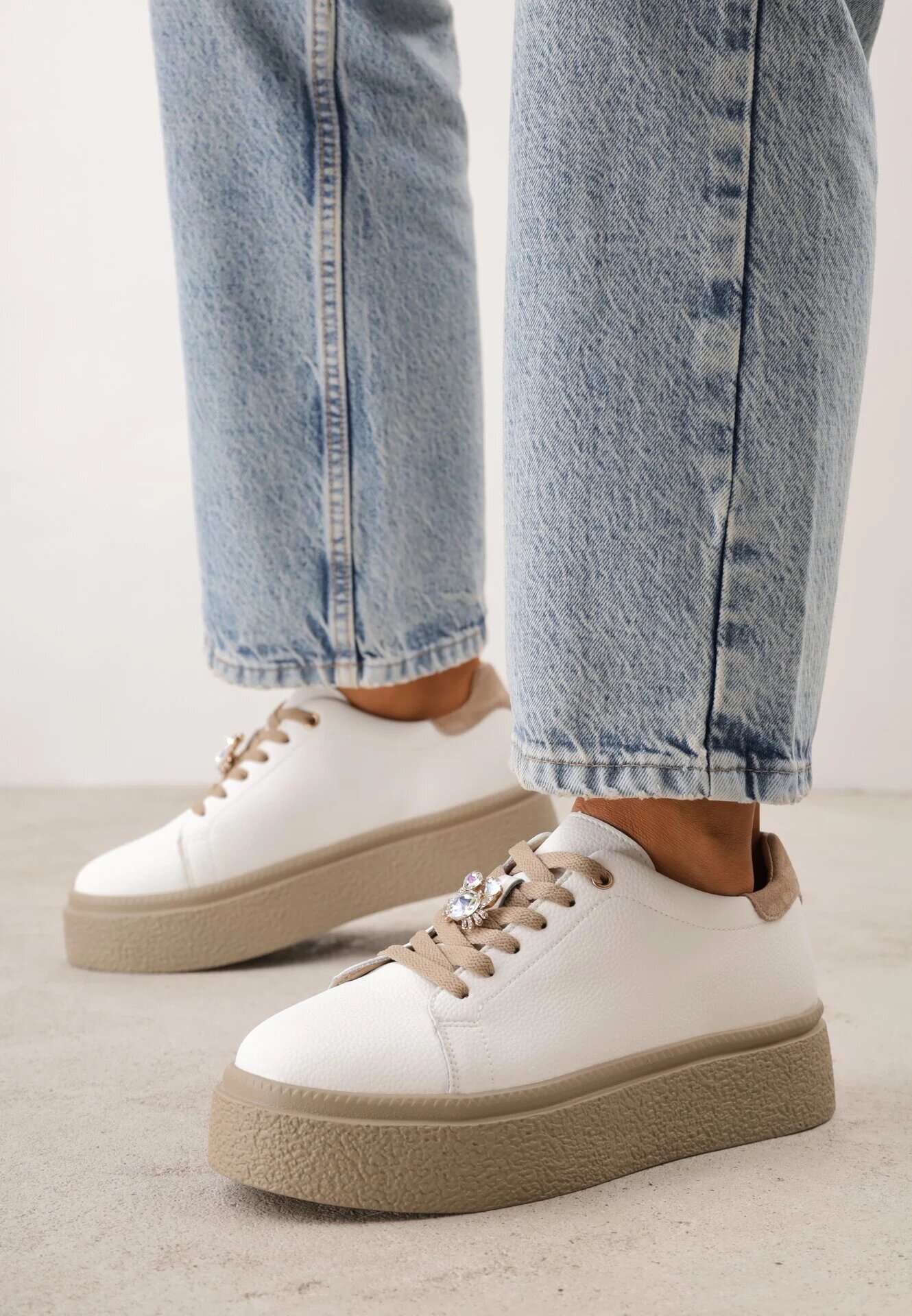 goodin Sneakers din piele Basic cu talpă groasă și aplicație bijuterie Rille Alb cu bej