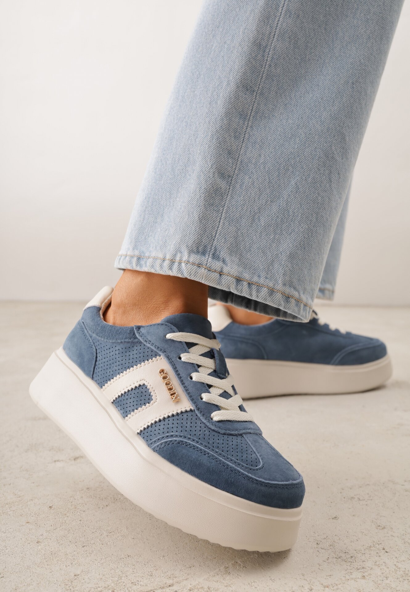 goodin Sneakers din Piele Bleu Marin cu Talpă Groasă Decorate cu Perforații Fine Serinatea
