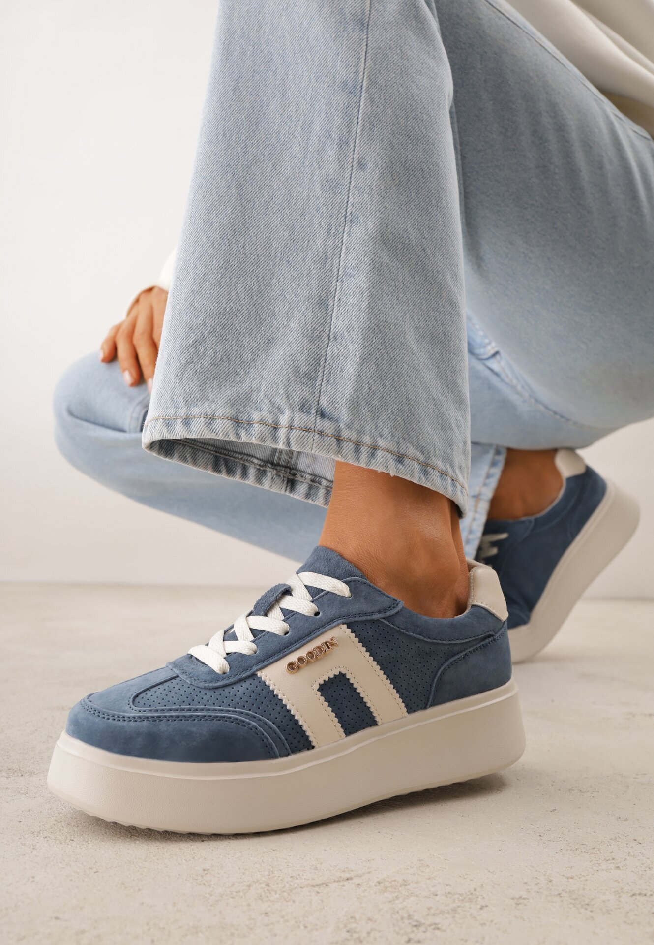 goodin Sneakers din Piele Bleu Marin cu Talpă Groasă Decorate cu Perforații Fine Serinatea