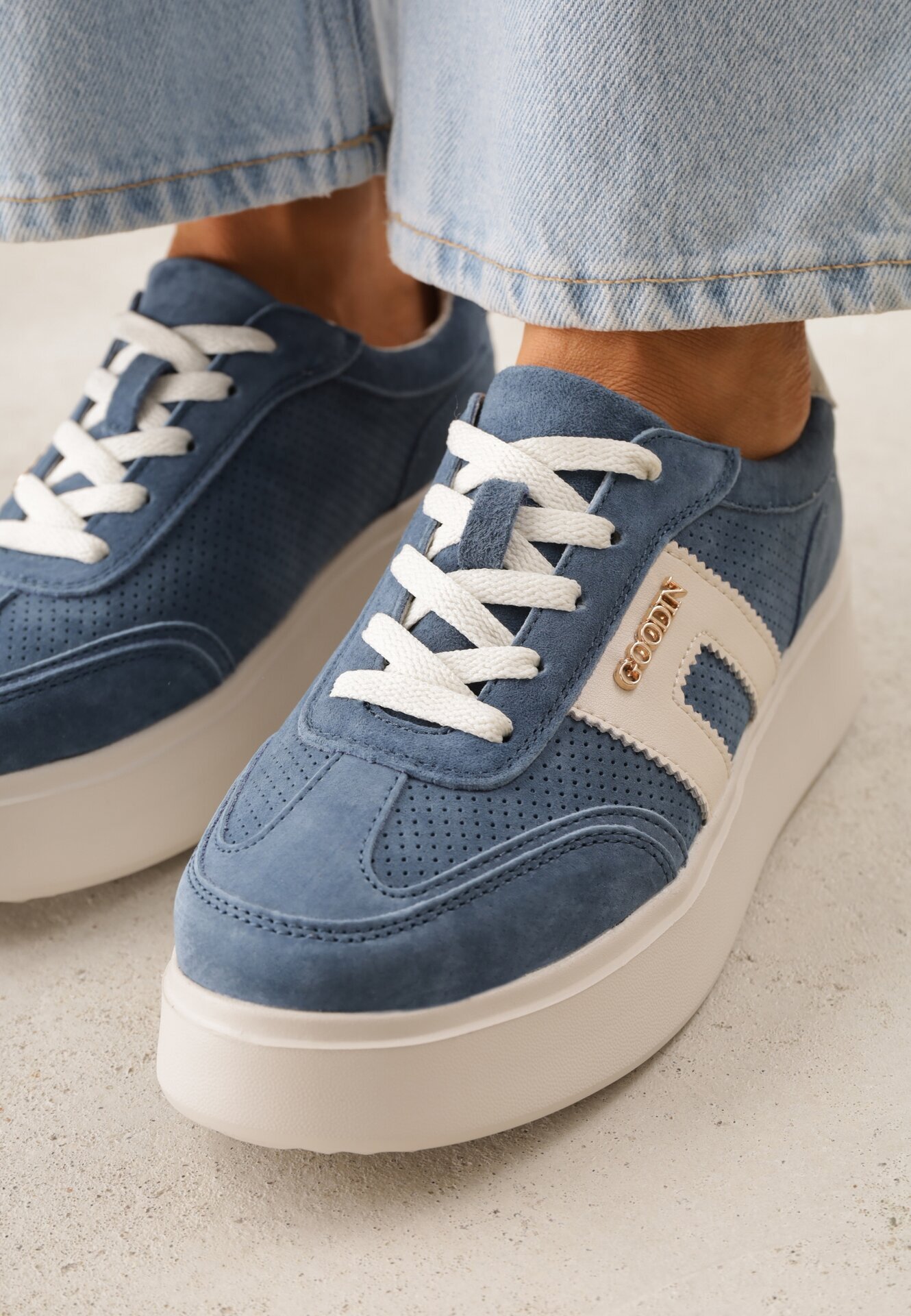 goodin Sneakers din Piele Bleu Marin cu Talpă Groasă Decorate cu Perforații Fine Serinatea