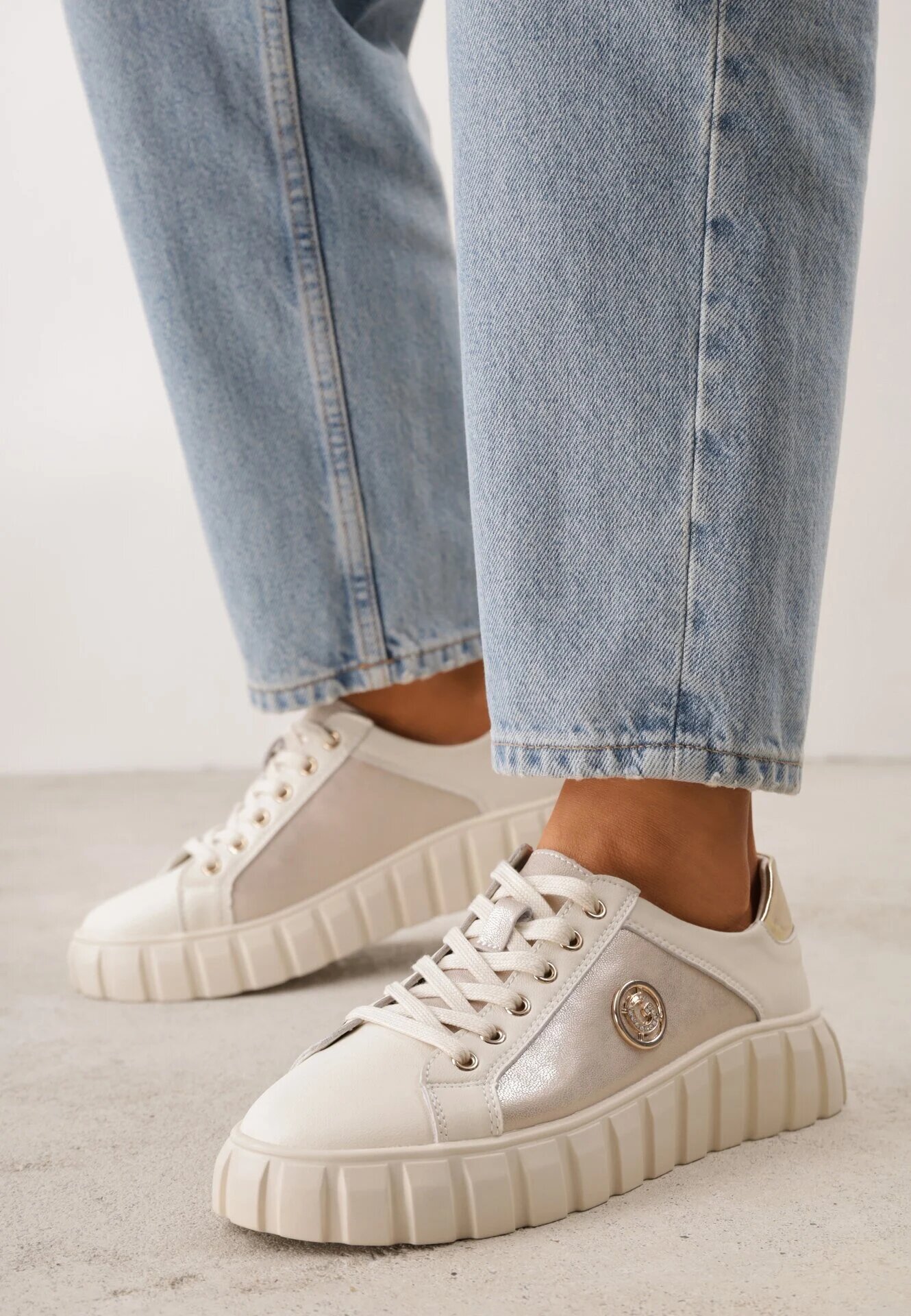 goodin Sneakers din piele naturală cu platformă joasă și accente metalice Rilmi Bej cu auriu