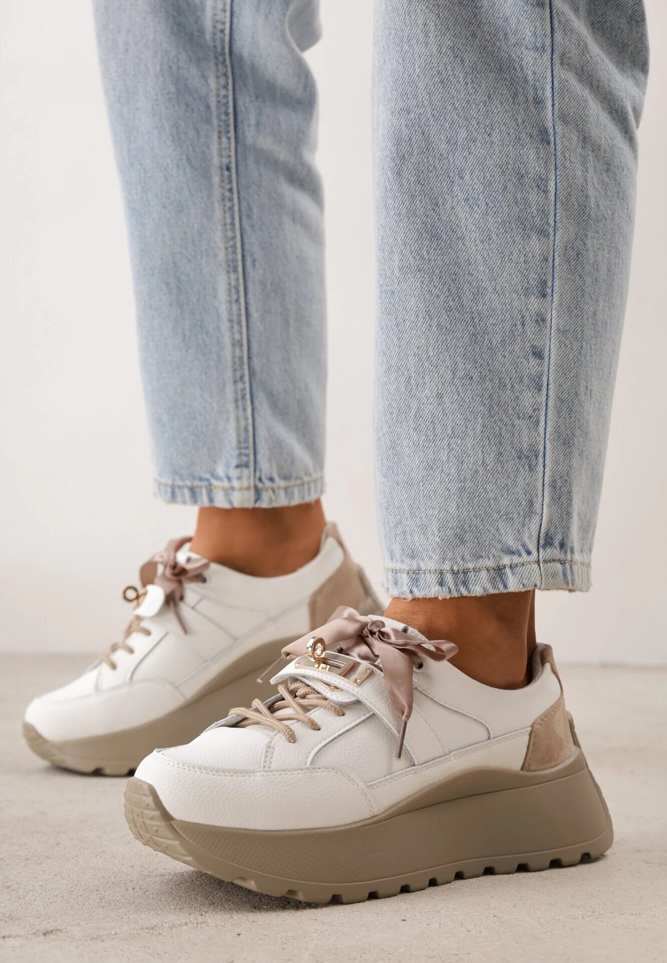 goodin Sneakers din piele pe platformă decorate cu fundiță și detaliu metalic Denyla Albi