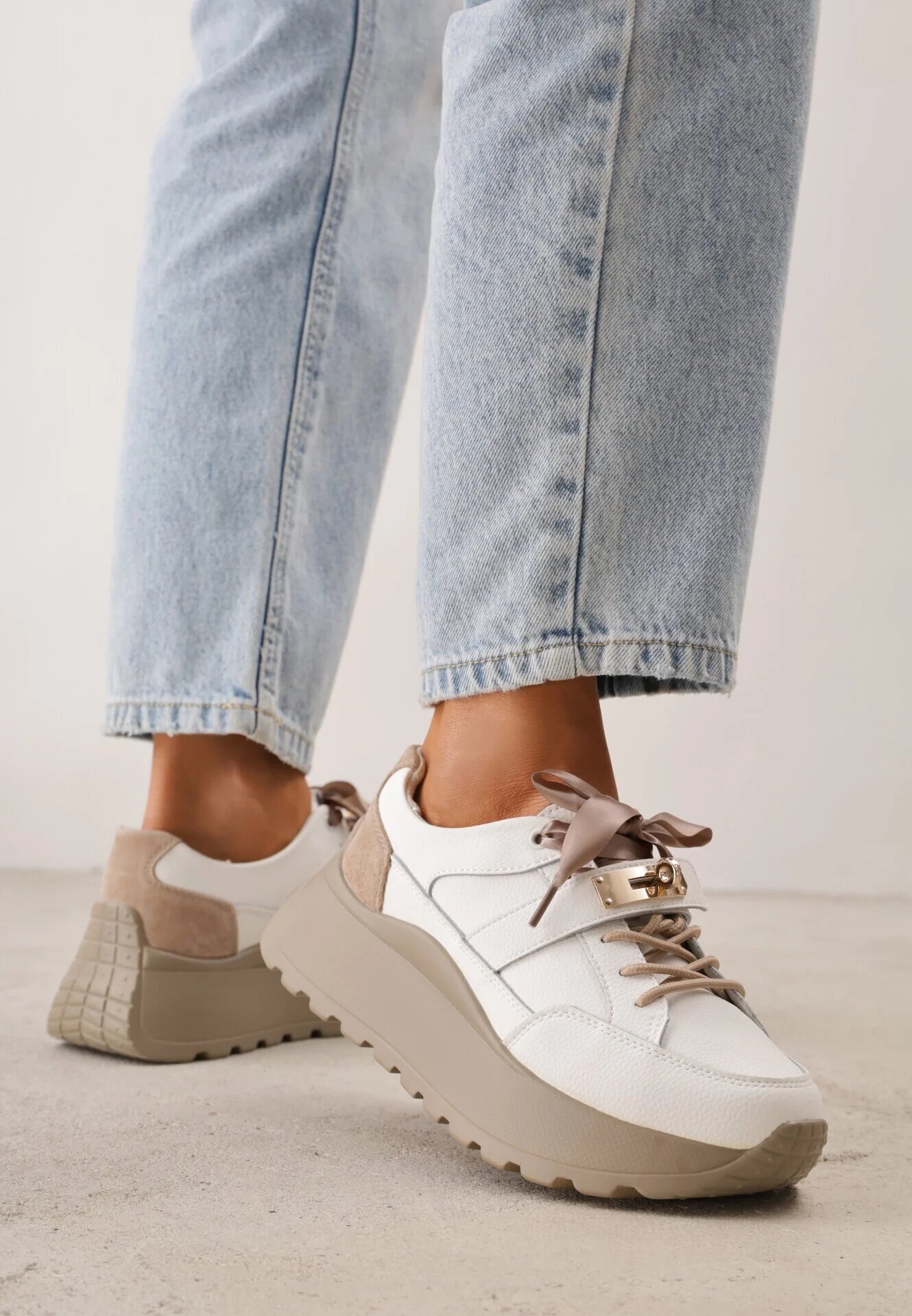 goodin Sneakers din piele pe platformă decorate cu fundiță și detaliu metalic Denyla Albi