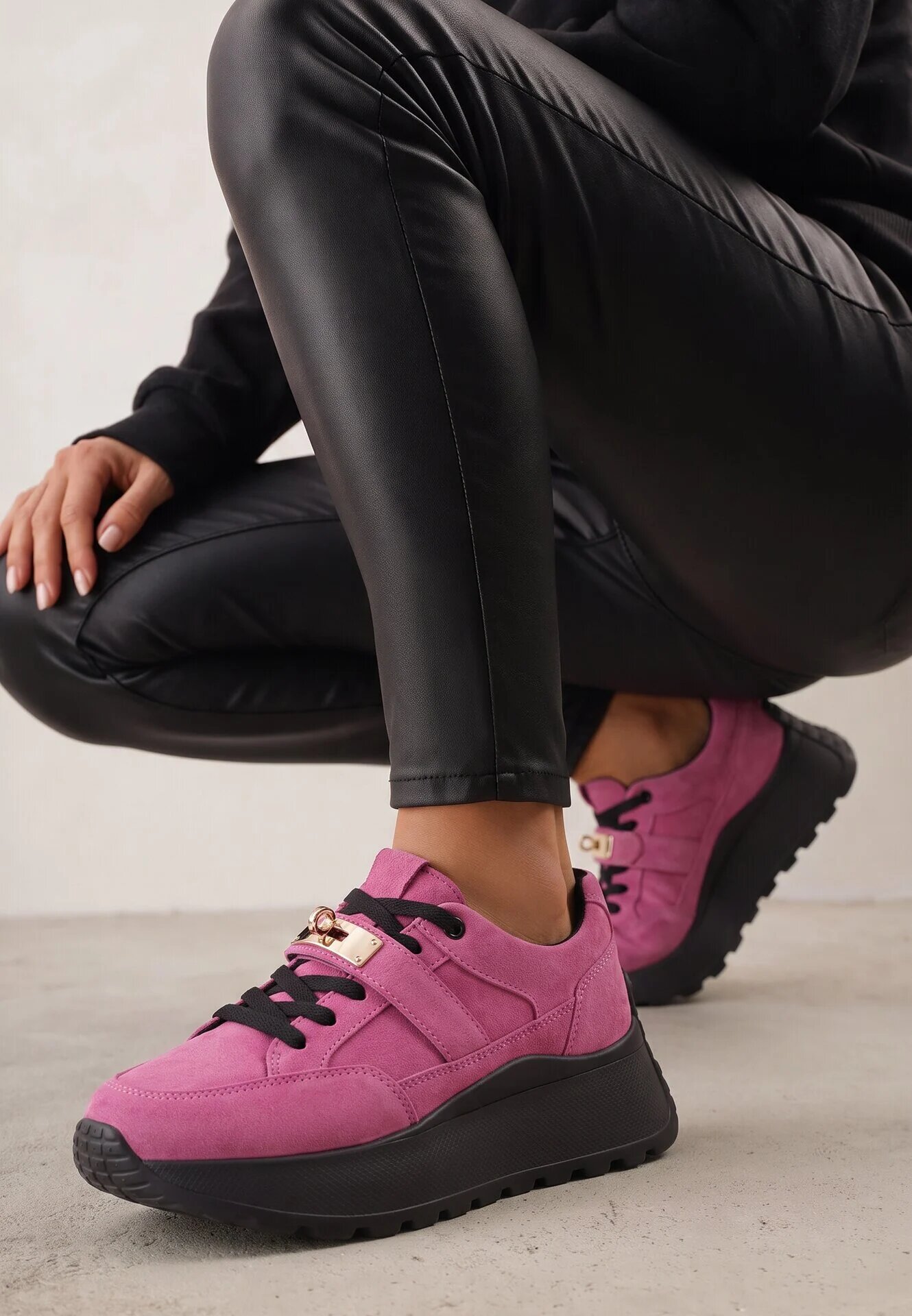 goodin Sneakers din piele pe talpă groasă cu curea și închidere metalică Cirmia Mov