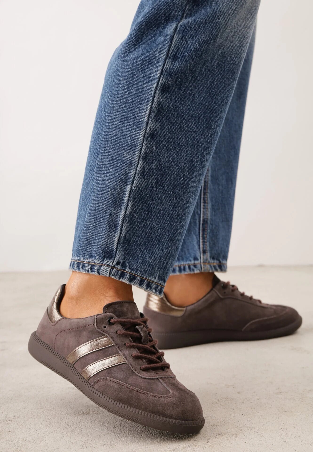 goodin Sneakers retro din piele întoarsă naturală cu branț din piele Celarge Maro
