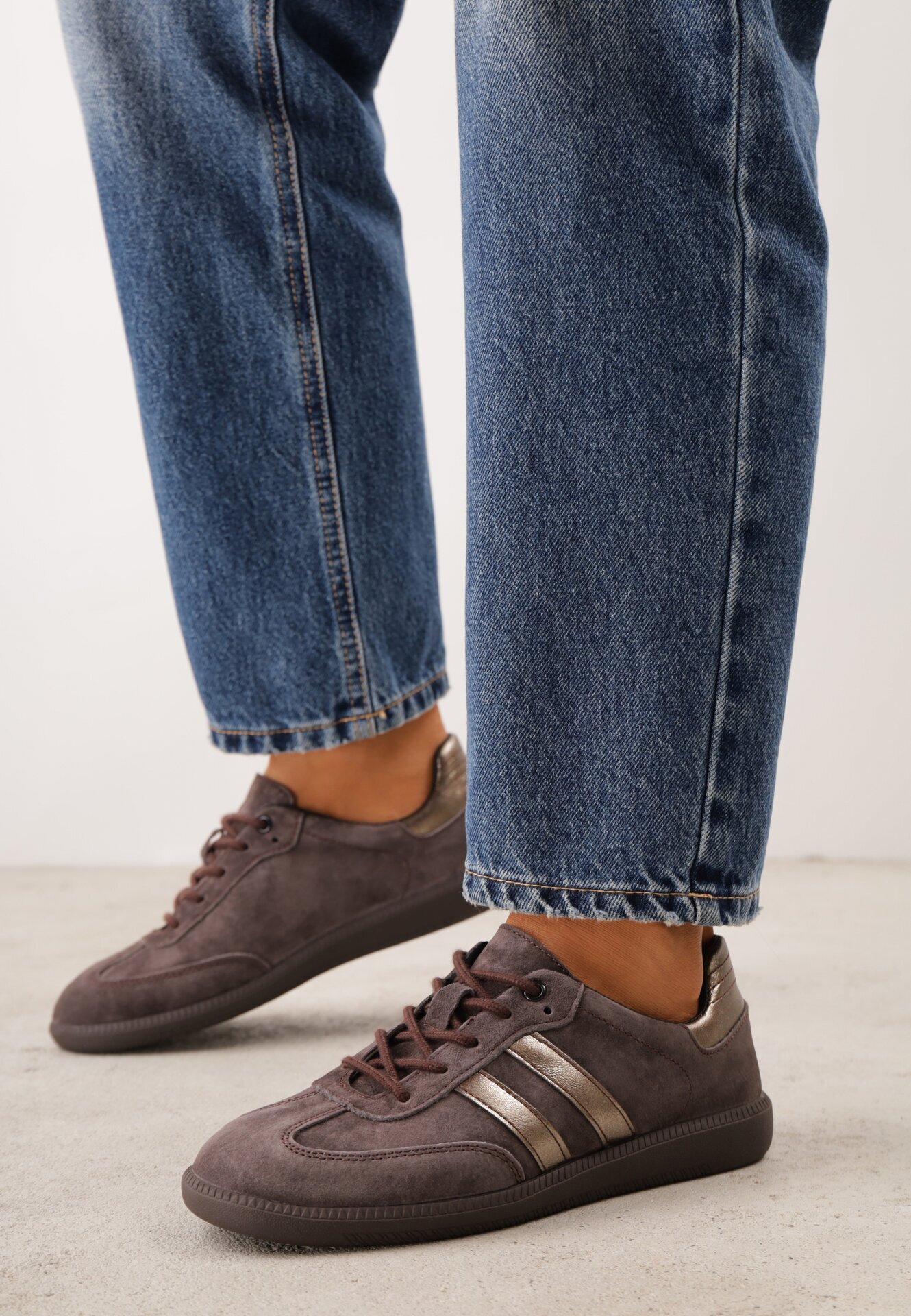 goodin Sneakers retro din piele întoarsă naturală cu branț din piele Celarge Maro