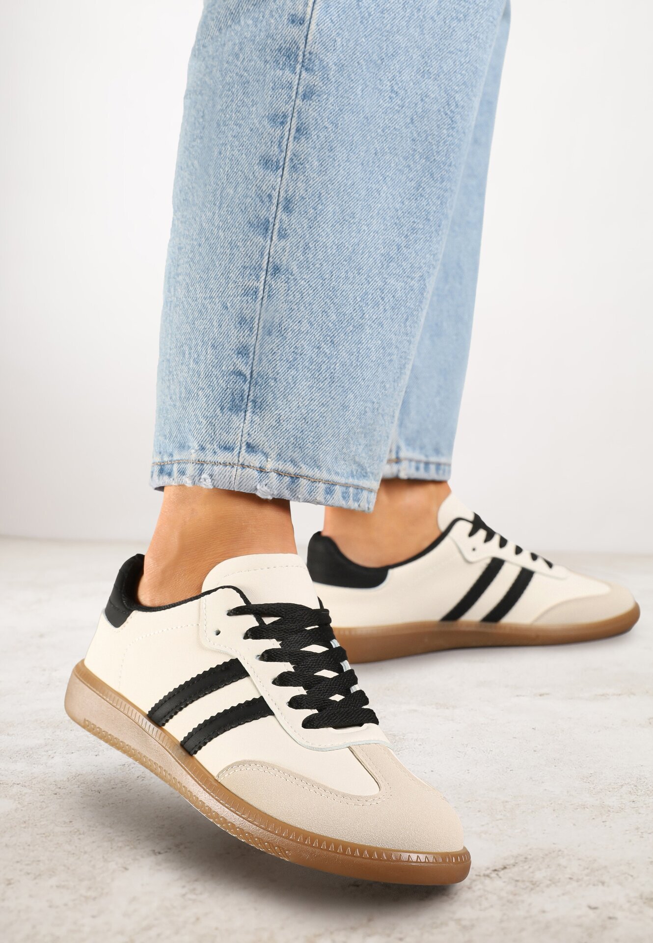 gowin Adidași Bej și Negru Plati Decorati cu Dungi Glaria