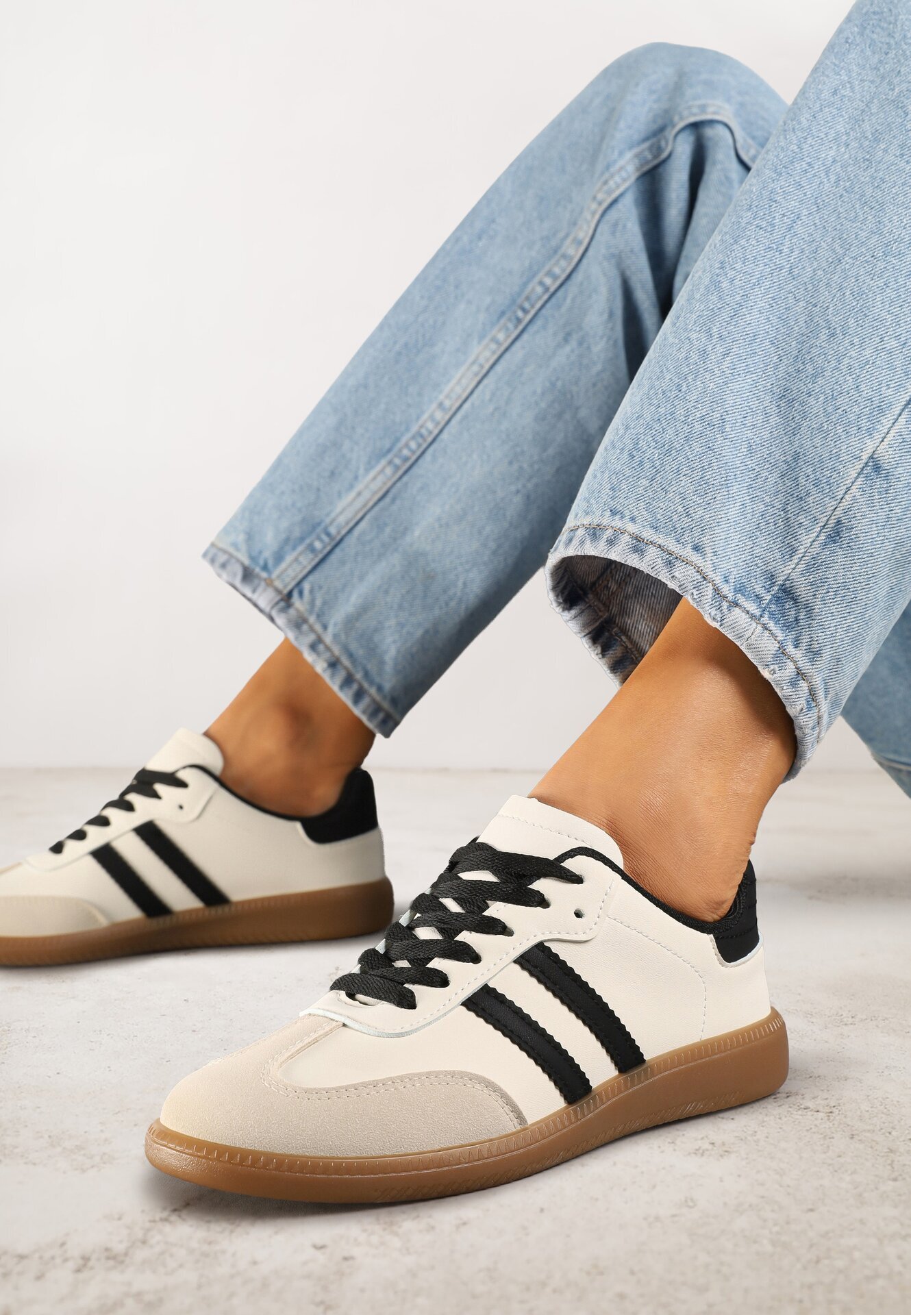 gowin Adidași Bej și Negru Plati Decorati cu Dungi Glaria