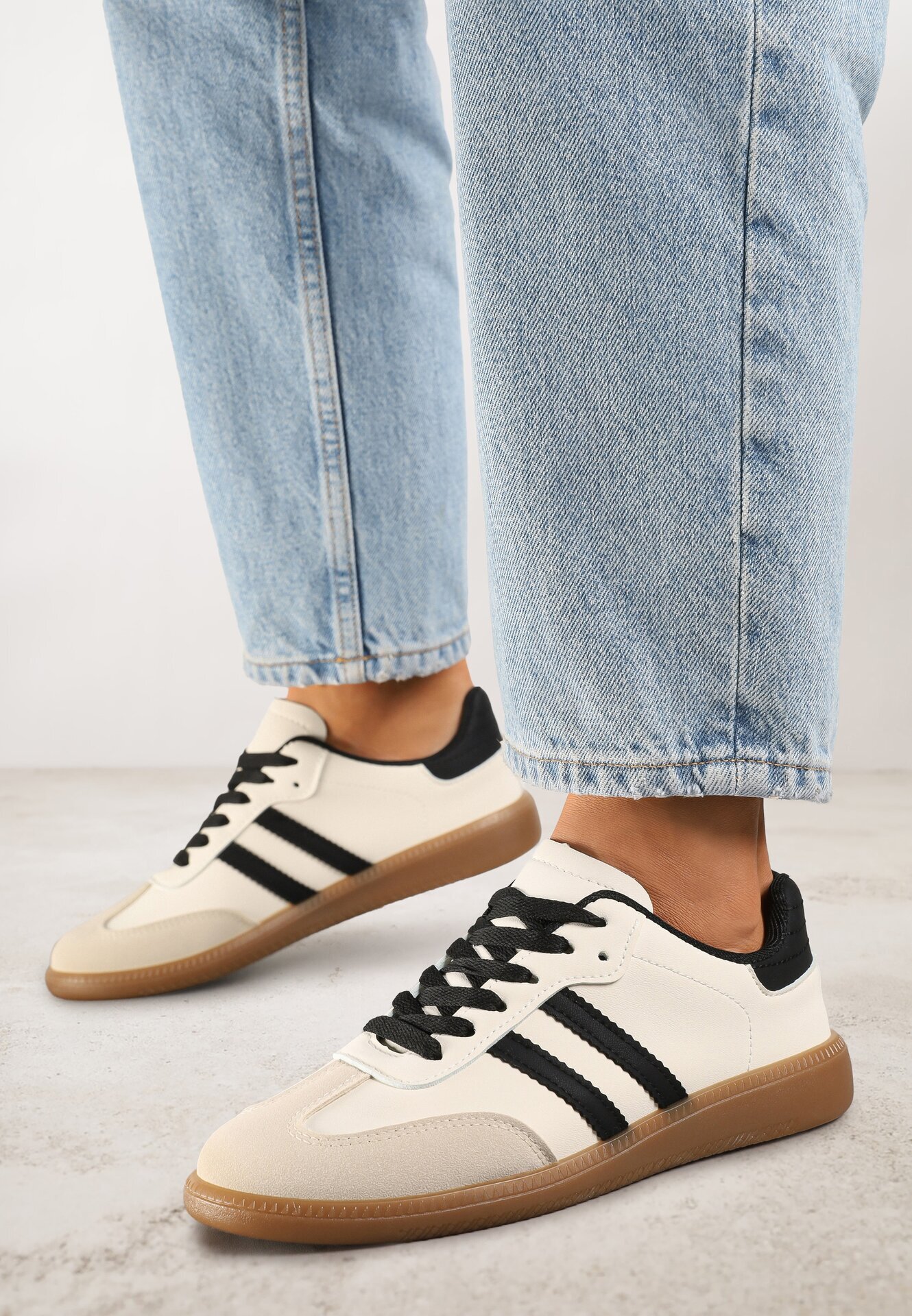gowin Adidași Bej și Negru Plati Decorati cu Dungi Glaria