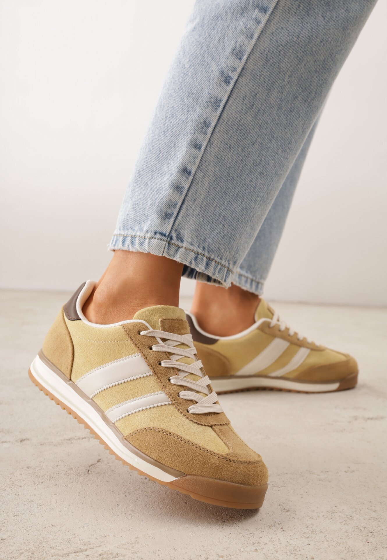 gowin Adidași Galbeni cu Două Dungi Evilirea