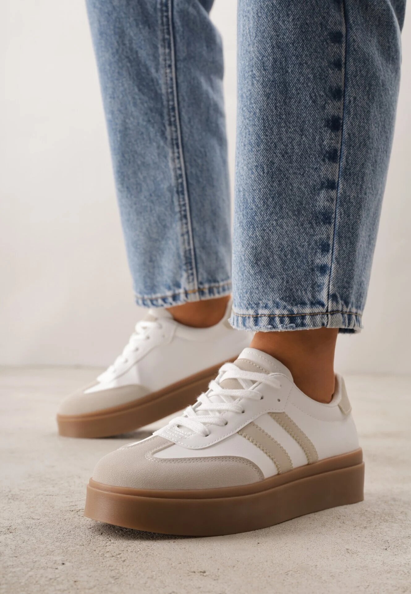 ideal Adidași Bej-Alb în stil teniși cu model geometric Avelresil
