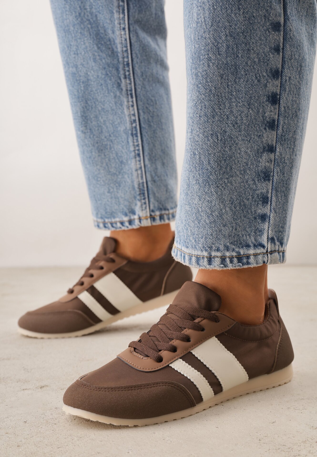 ideal Adidași Maro Iconici cu încrețituri la călcâi Rhodophine