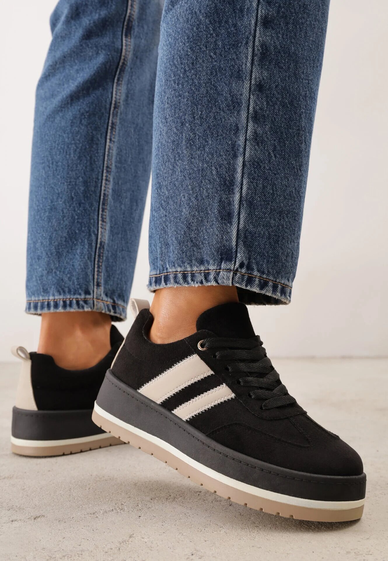 ideal Adidași retro din imitație de piele de căprioară pe talpă groasă Corvimes Negri
