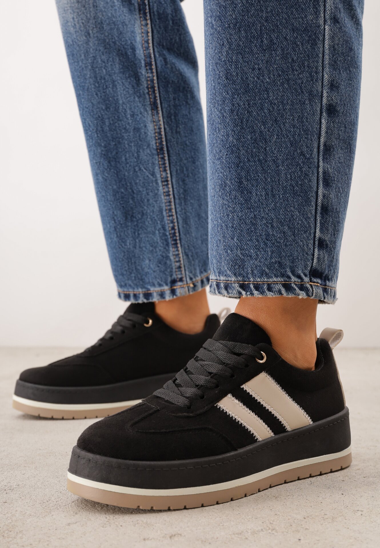 ideal Adidași retro din imitație de piele de căprioară pe talpă groasă Corvimes Negri