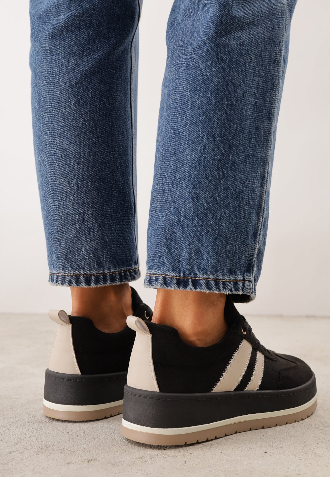 ideal Adidași retro din imitație de piele de căprioară pe talpă groasă Corvimes Negri