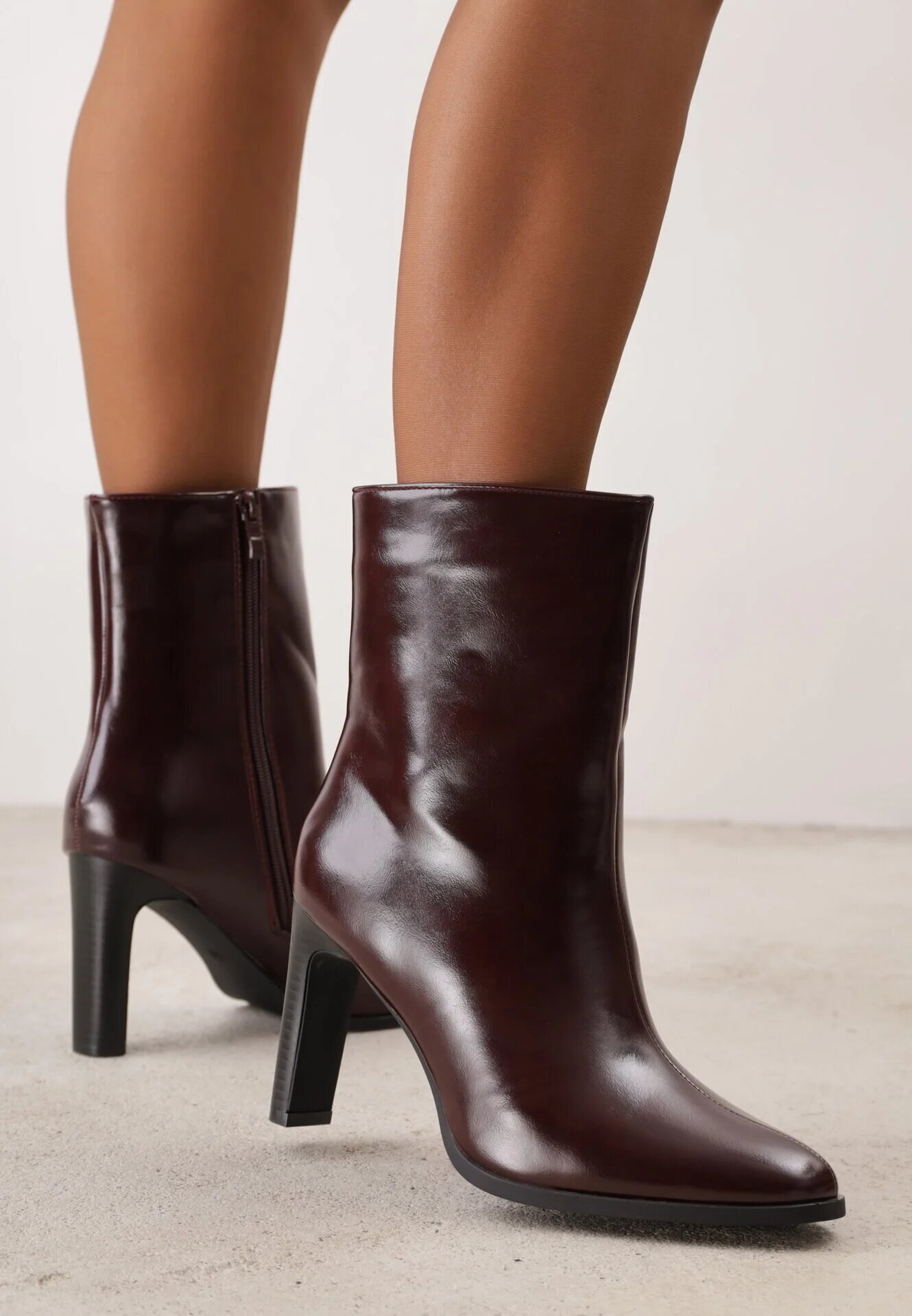 ideal Botine minimaliste cu toc subțire tip coloană Beatrii Bordo - Pled