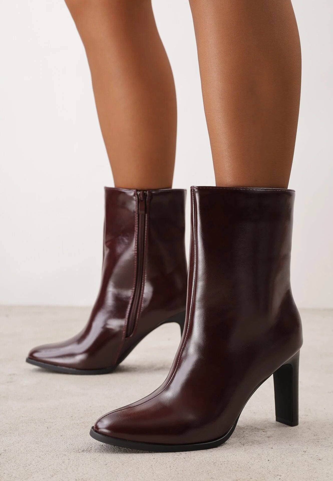 ideal Botine minimaliste cu toc subțire tip coloană Beatrii Bordo - Pled