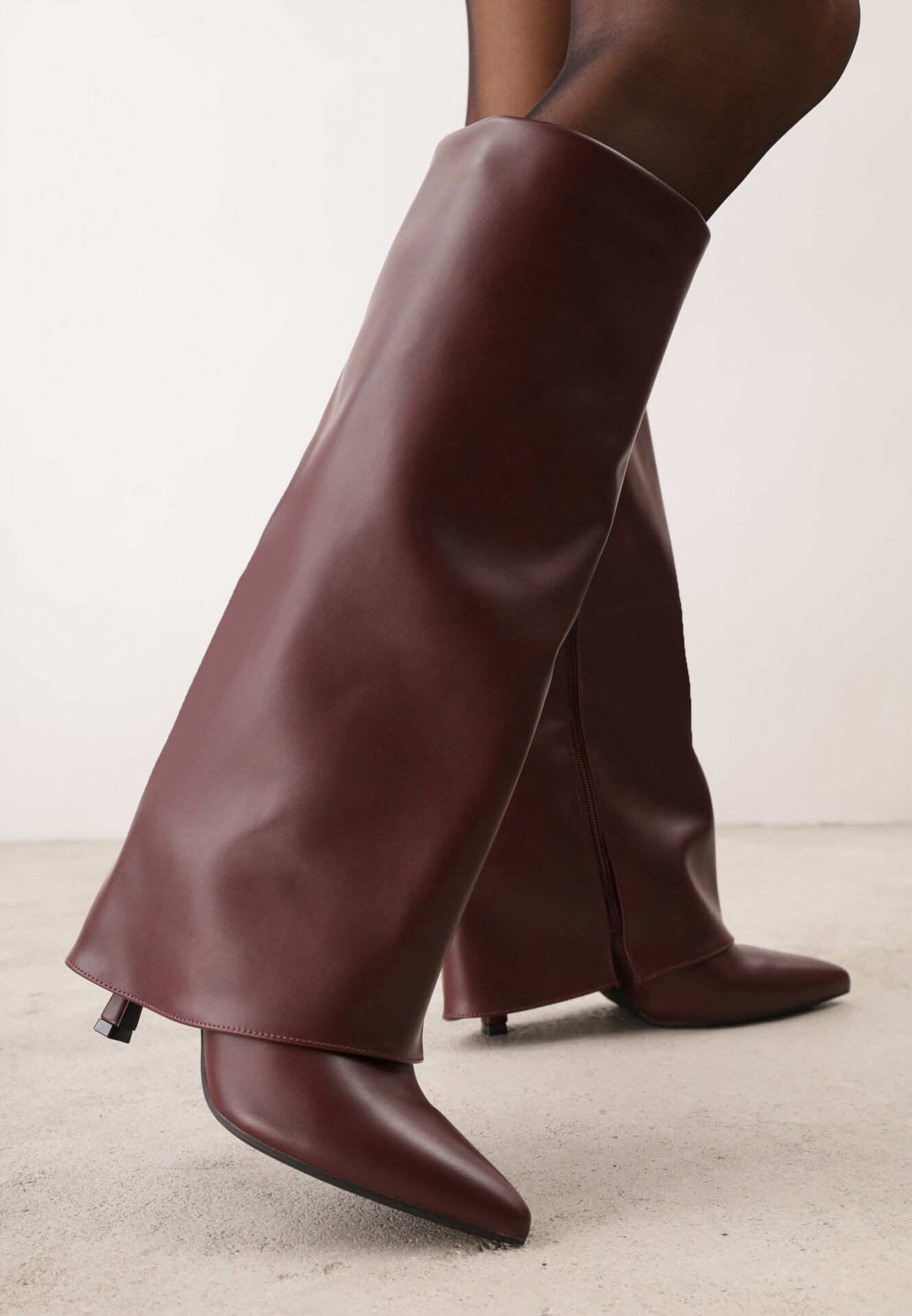 ideal Cizme elegante cu toc stiletto și gambă netedă care imită o crac de pantaloni Eilany Bordo