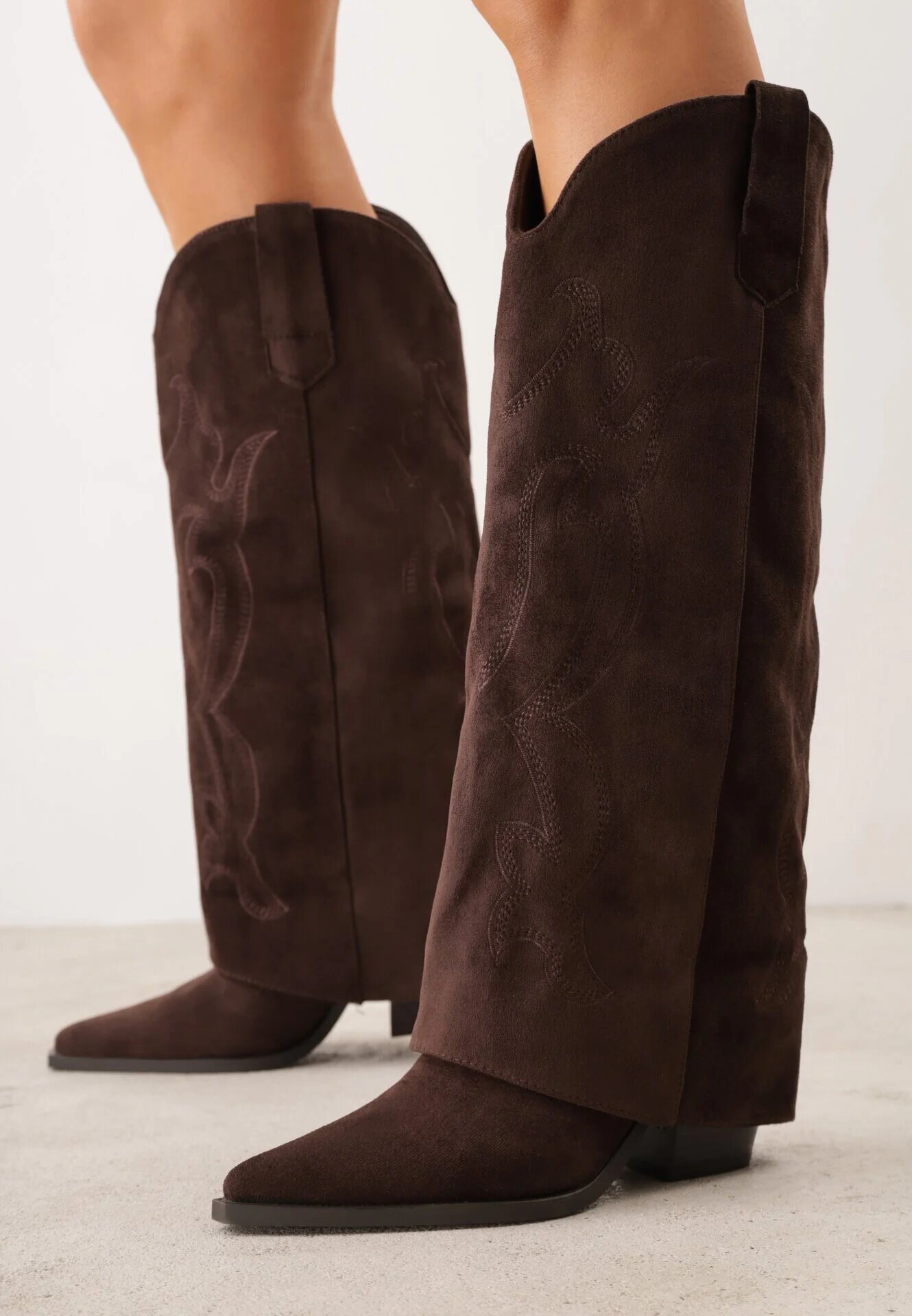 ideal Cizme în stil cowboy cu carâmb care imită o crac de pantaloni pe toc conic Sone Maro