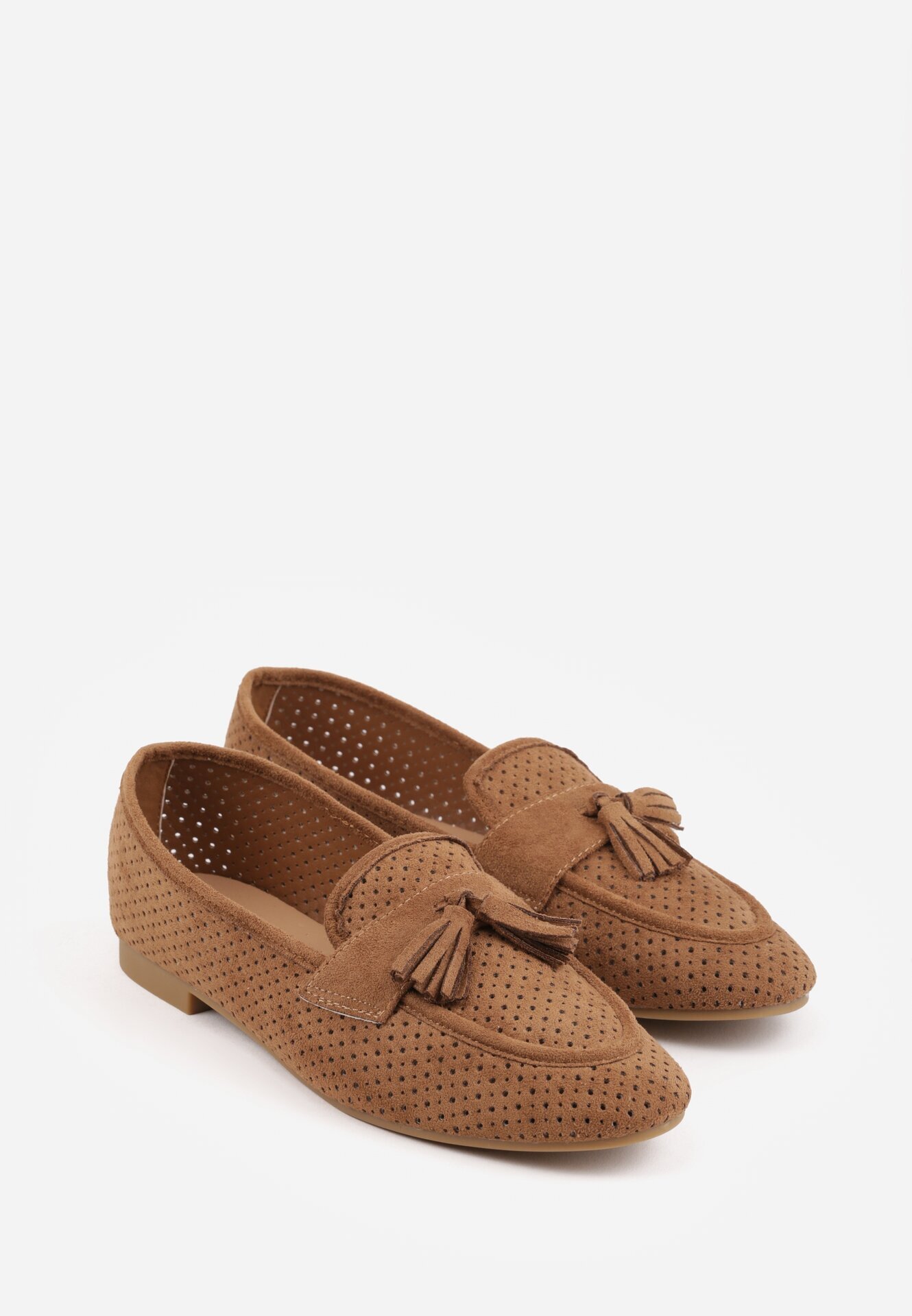 ideal Mocasini maro deschis din imitație de piele întoarsă cu perforații decorative și ciucuri Yenone