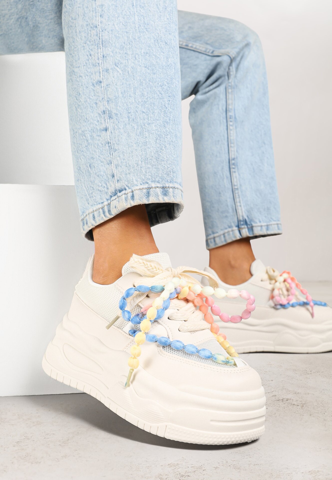 ideal Sneakers Bej pe Talpă Groasă Decorate cu Mărgele Amomera